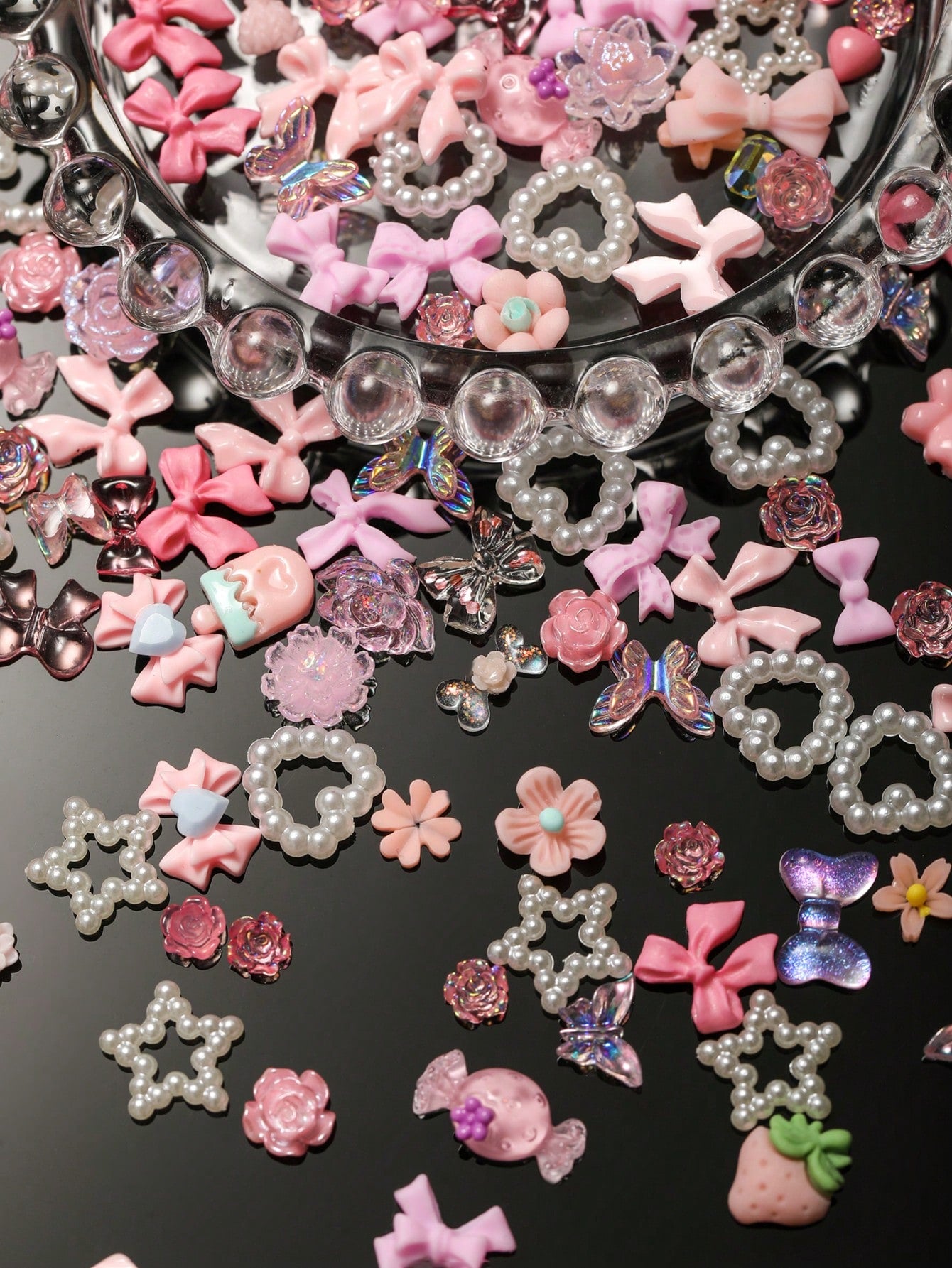 100 piezas 3D Mariposas de resina rosa, osos, flores de rosa, falda de durazno, lazo, ciervos, serpientes, conejos, animales en forma de arte de uñas, con estrás y perlas falsas para hacer decoración de arte de uñas y manualidades.