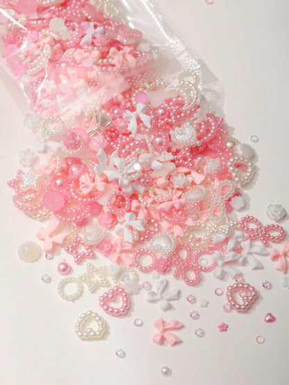 50 piezas Ornamentos de manicura de uñas de resina mezclados de varios modelos en rosa y blanco con diamantes de imitación en forma de perla Y2K, corazón, lazo, copo de nieve, brillo