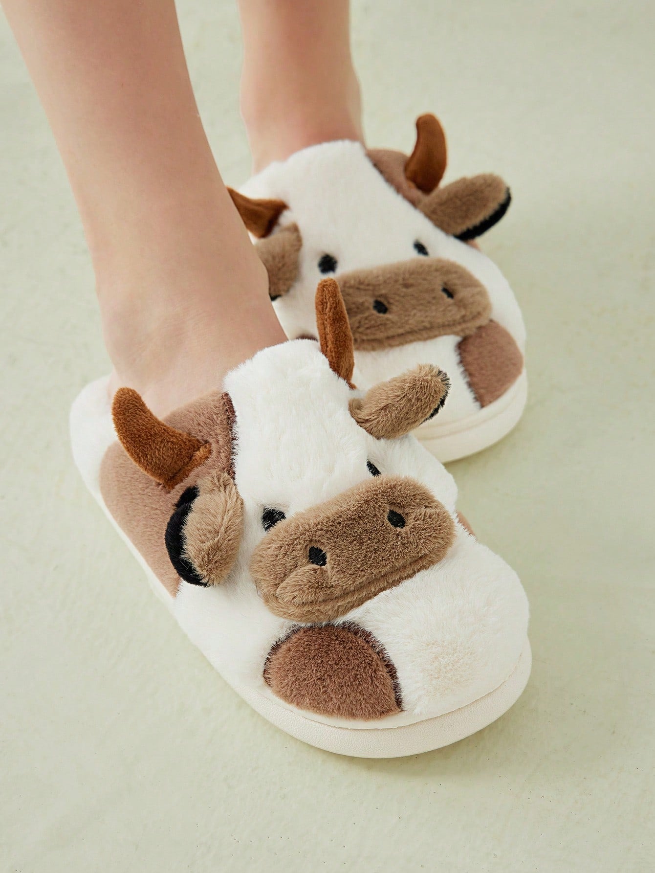 CUCCOO Quty Zapatillas de interior de moda con patrón de vaca de dibujos animados para mujer, zapatos de venta de verano para vacaciones de verano