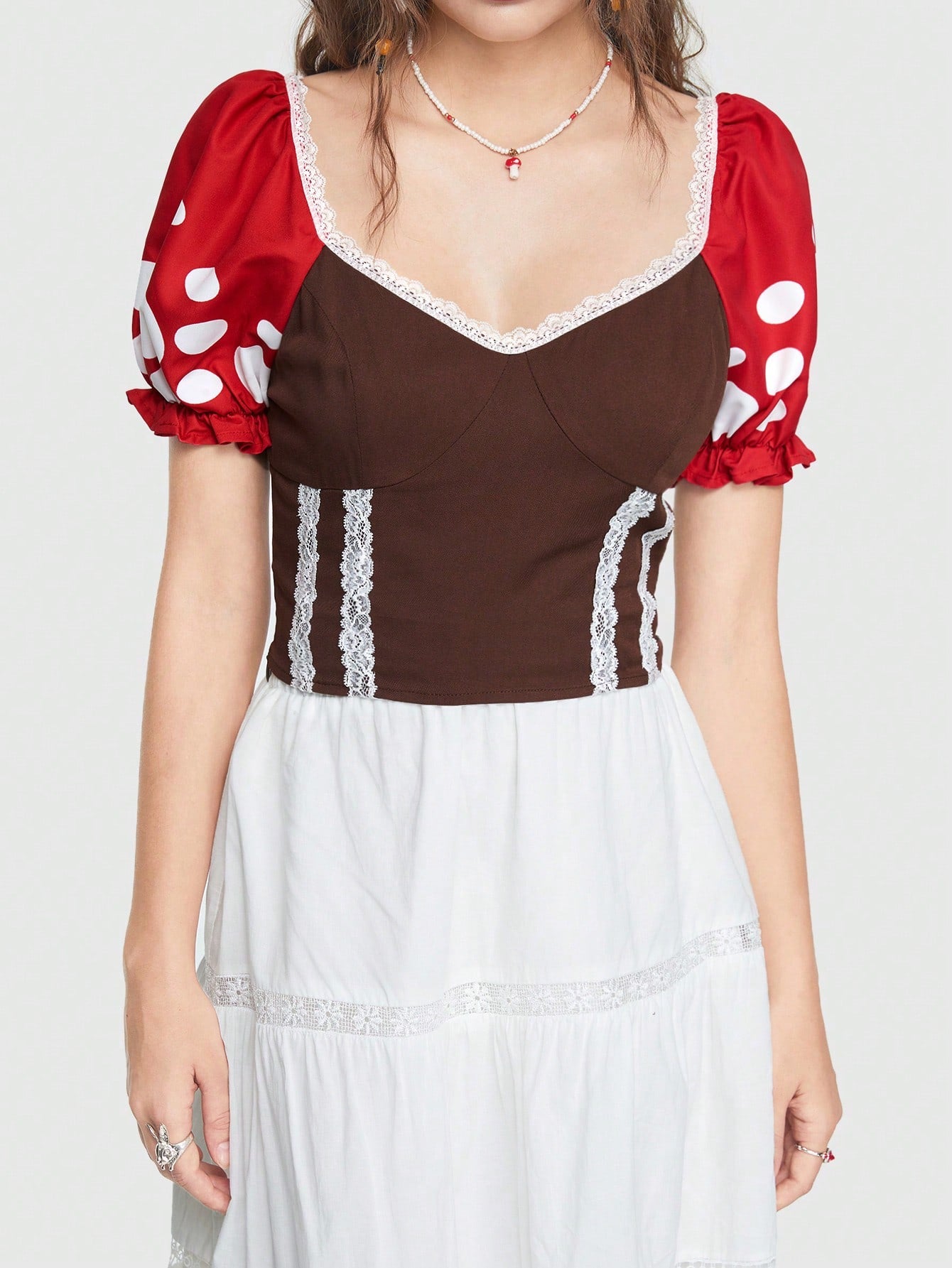 ROMWE Fairycore de color combinado con estampado de lunares con encaje en contraste de manga farol Disfraz Blusa