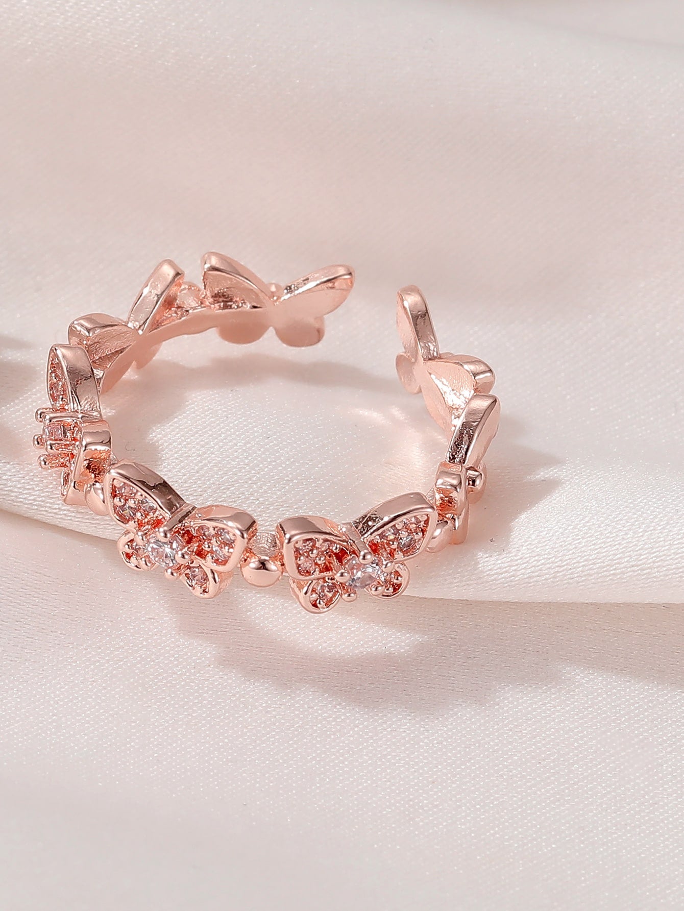 1 Pieza Anillo De Cobre Minimalista Y Versátil Con Forma De Mariposa Con Diamante Artificial Y Enchapado, Perfecto Para Uso Diario Por Mujeres