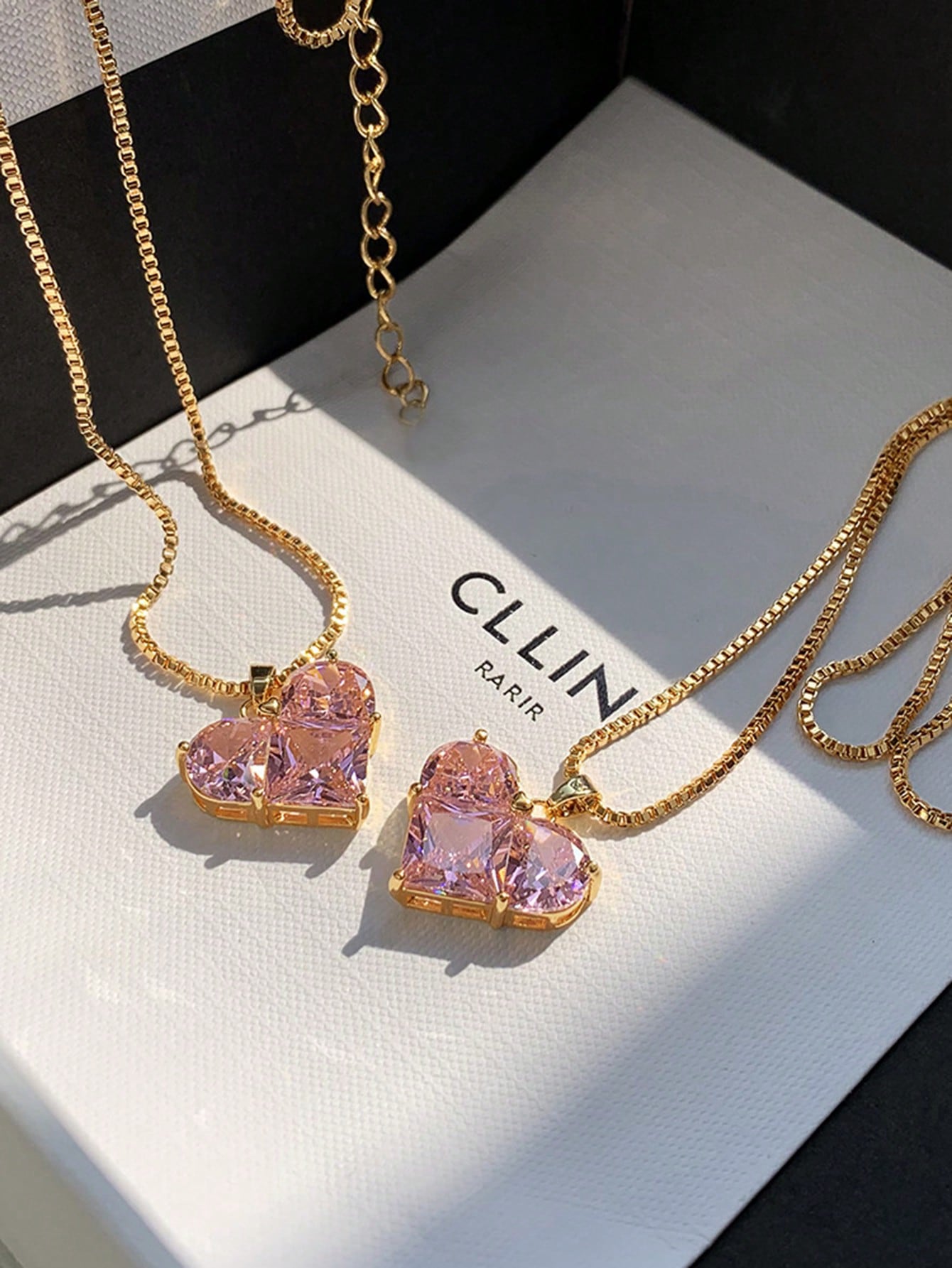 1 pieza Collar en forma de corazón súper brillante de cristal de vidrio rosa, colgante de corazón de moda y lujo ligero