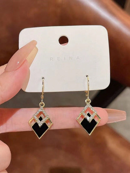 1 par de pendientes de clip elegantes con diseño rómbico, pendientes de moda y personalidad, aptos para el uso diario de las mujeres