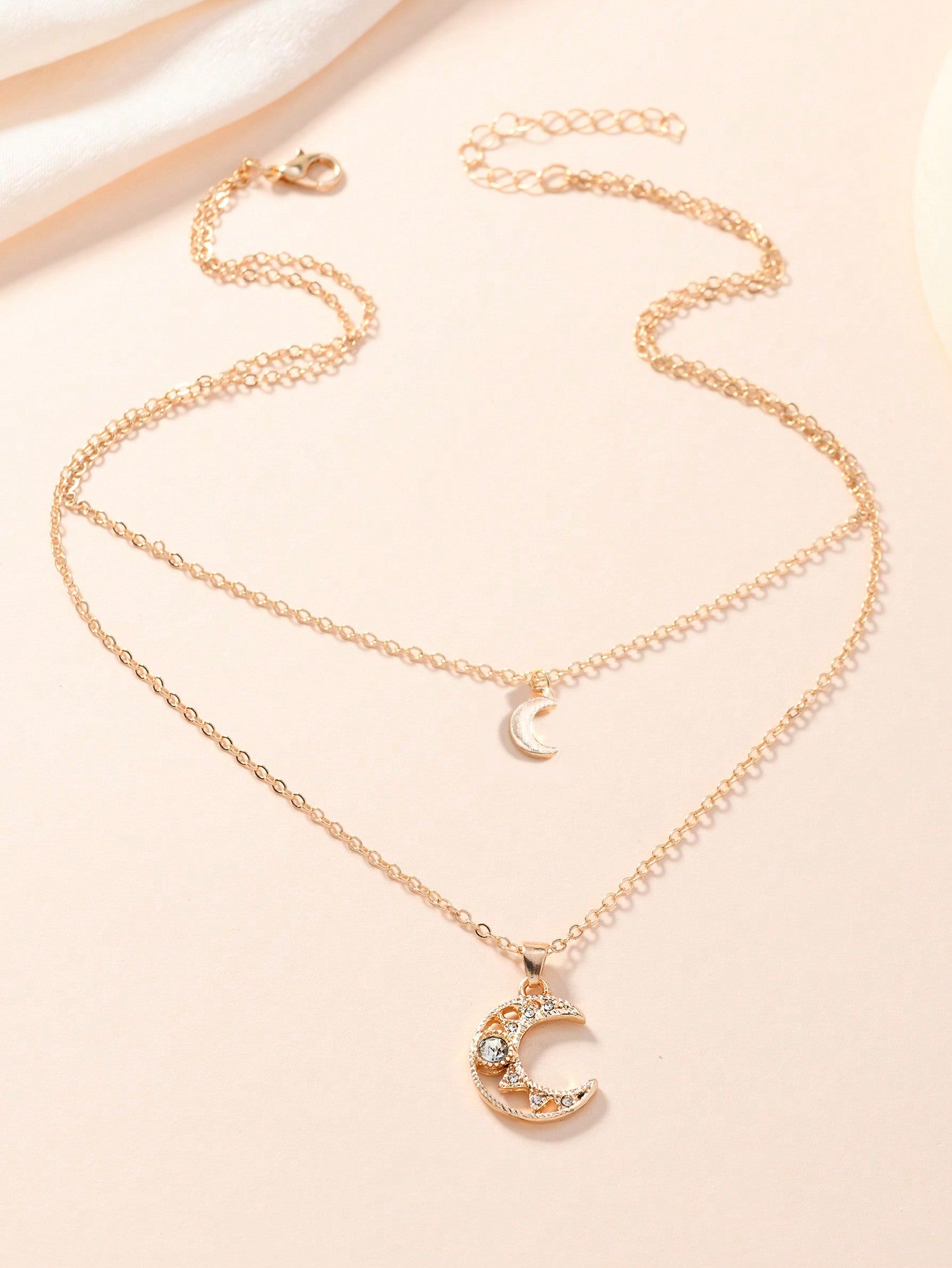 1 pieza Collar con colgante de luna de varias capas, adecuado para uso diario casual y ocasiones de fiesta de mujeres