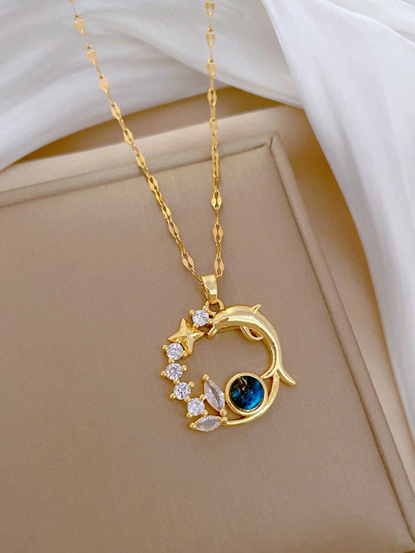 Hermoso collar colgante de acero inoxidable con cadena de suéter decorativa, accesorio de joyería de moda con colgante redondo de cobre incrustado con circonita y cielo estrellado y planeta, decoración elegante para fiesta.