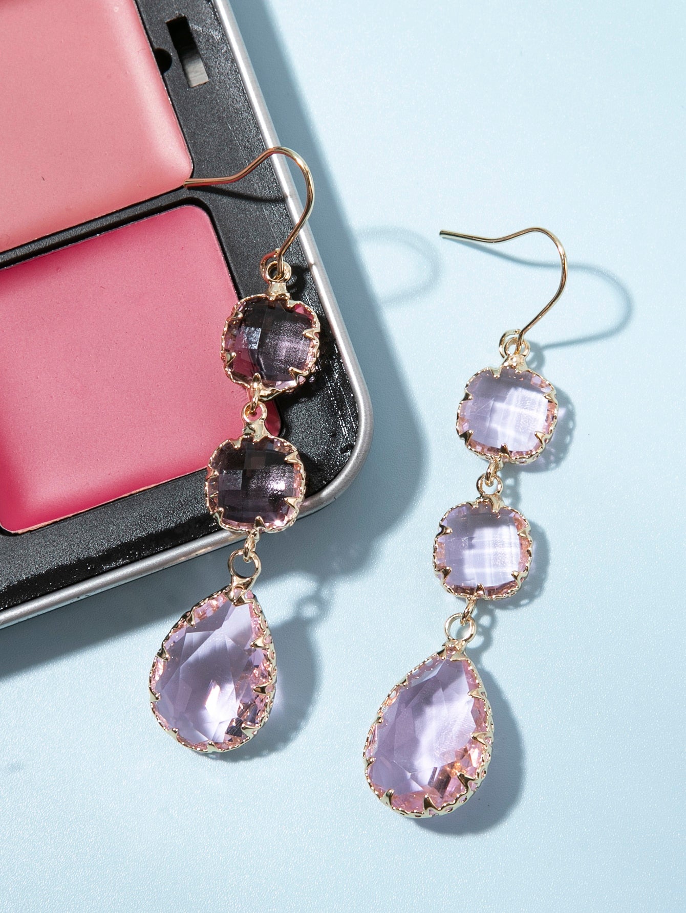 1 par de pendientes de mujer de cristal transparente con bisel metálico, ganchos para las orejas brillantes y lujosos, adecuados para uso diario, fiesta, noche, regalo
