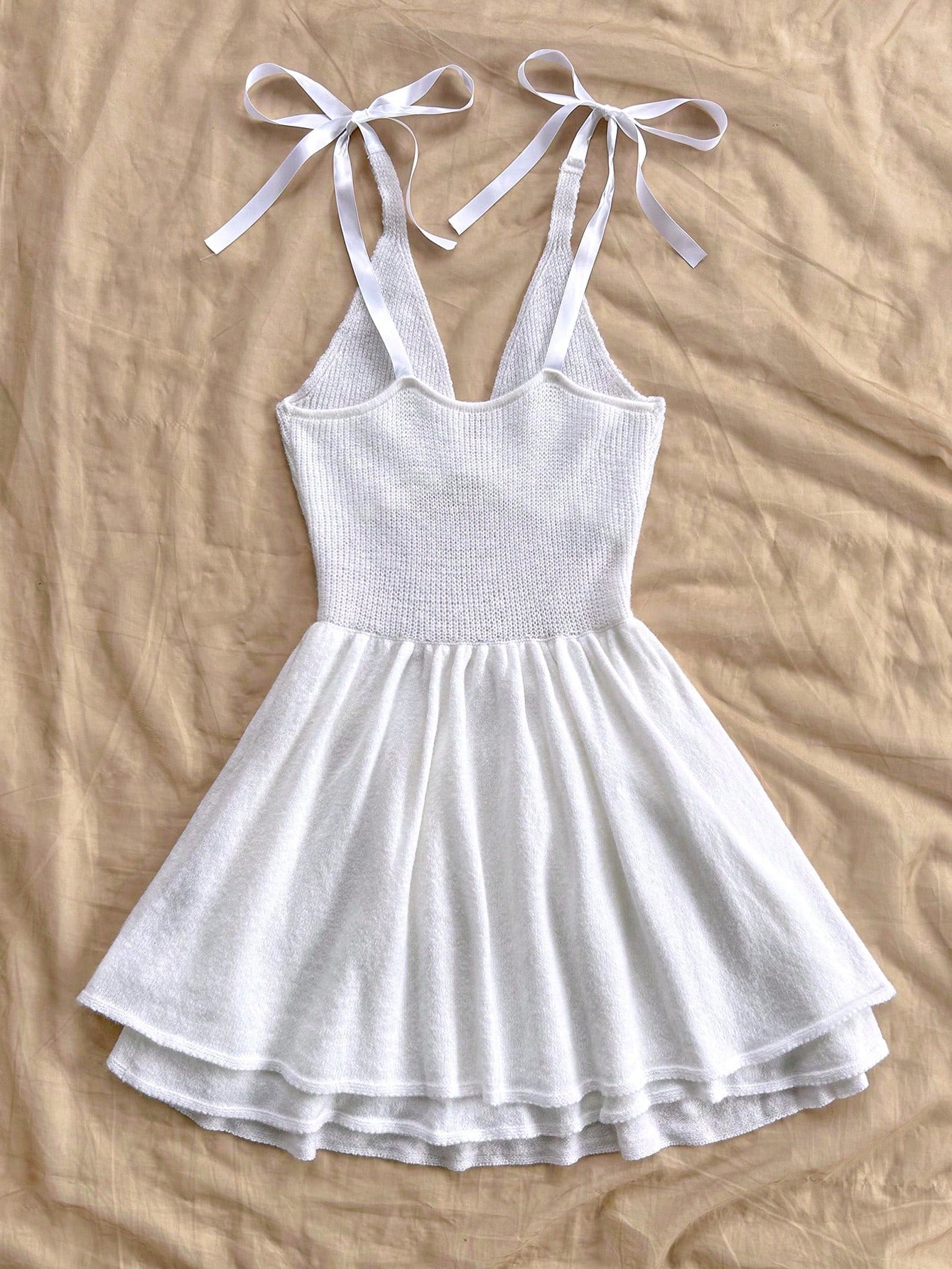SHEIN WYWH Vestido de suéter de dama con escote en V, lazo de satén, espalda descubierta, dobladillo de doble capa, color blanco, estilo romántico y casual de hada de playa