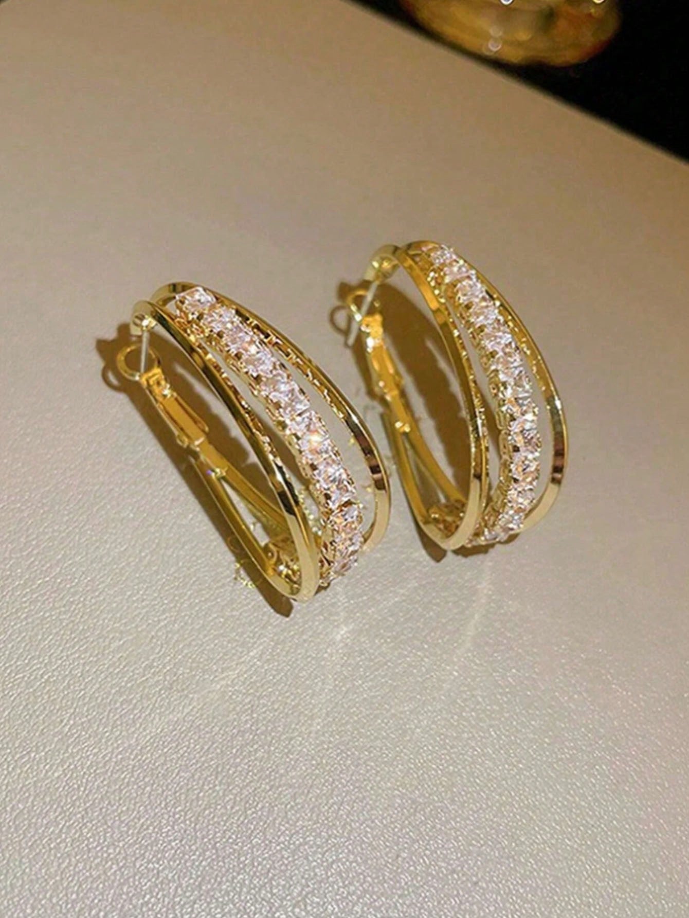 1 Par Lujosos Aretes Dorados De Diseño De Múltiples Capas De Diamantes De Imitación, Elegantes Y Versátiles, Joyería De Alta Calidad Para Mujeres
