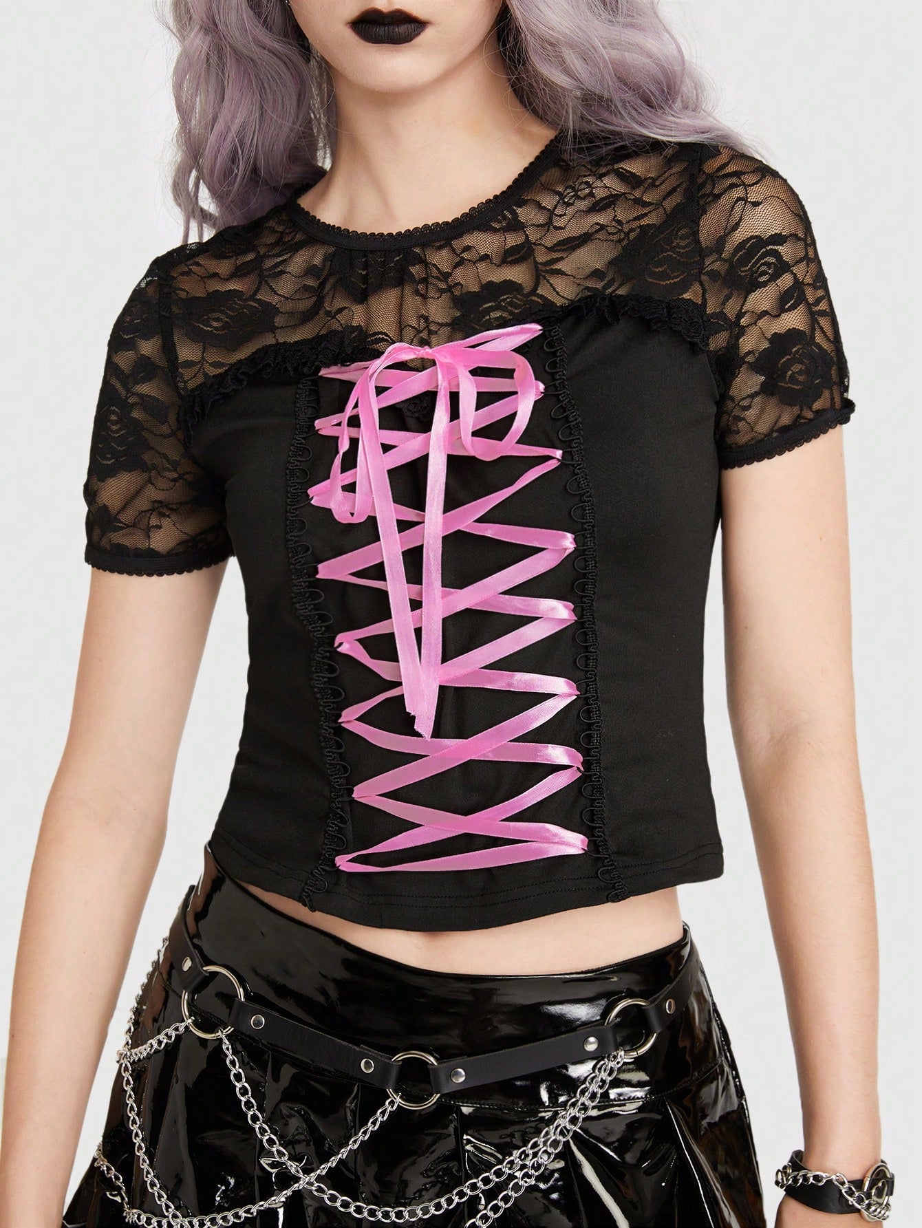 ROMWE Goth Top Corto De Encaje Con Cordones En La Parte Delantera Y Encaje De Contraste