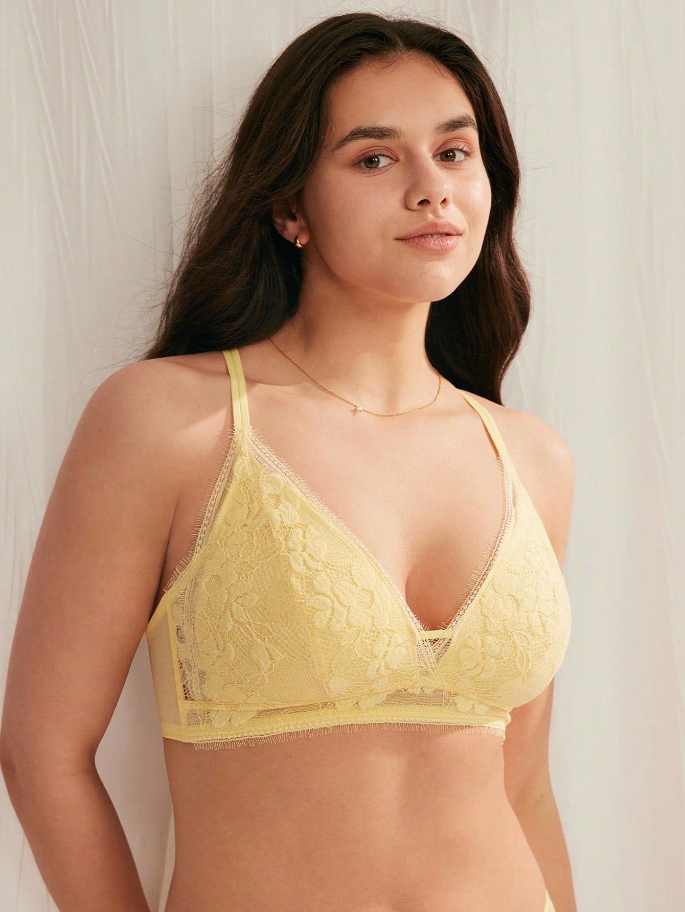 LUVLETTE Sujetador triangular romántico de encaje suave con diseño floral y espalda cruzada sin cables