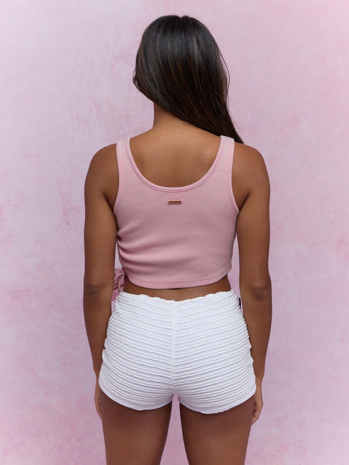 MISSGUIDED Camiseta de punto corta con costados recortados, fruncidos y dobladillo curvo acanalado