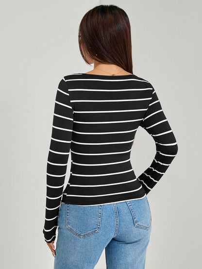 SHEIN PETITE Camiseta de mujer de cuello de pico y silueta ajustada con rayas