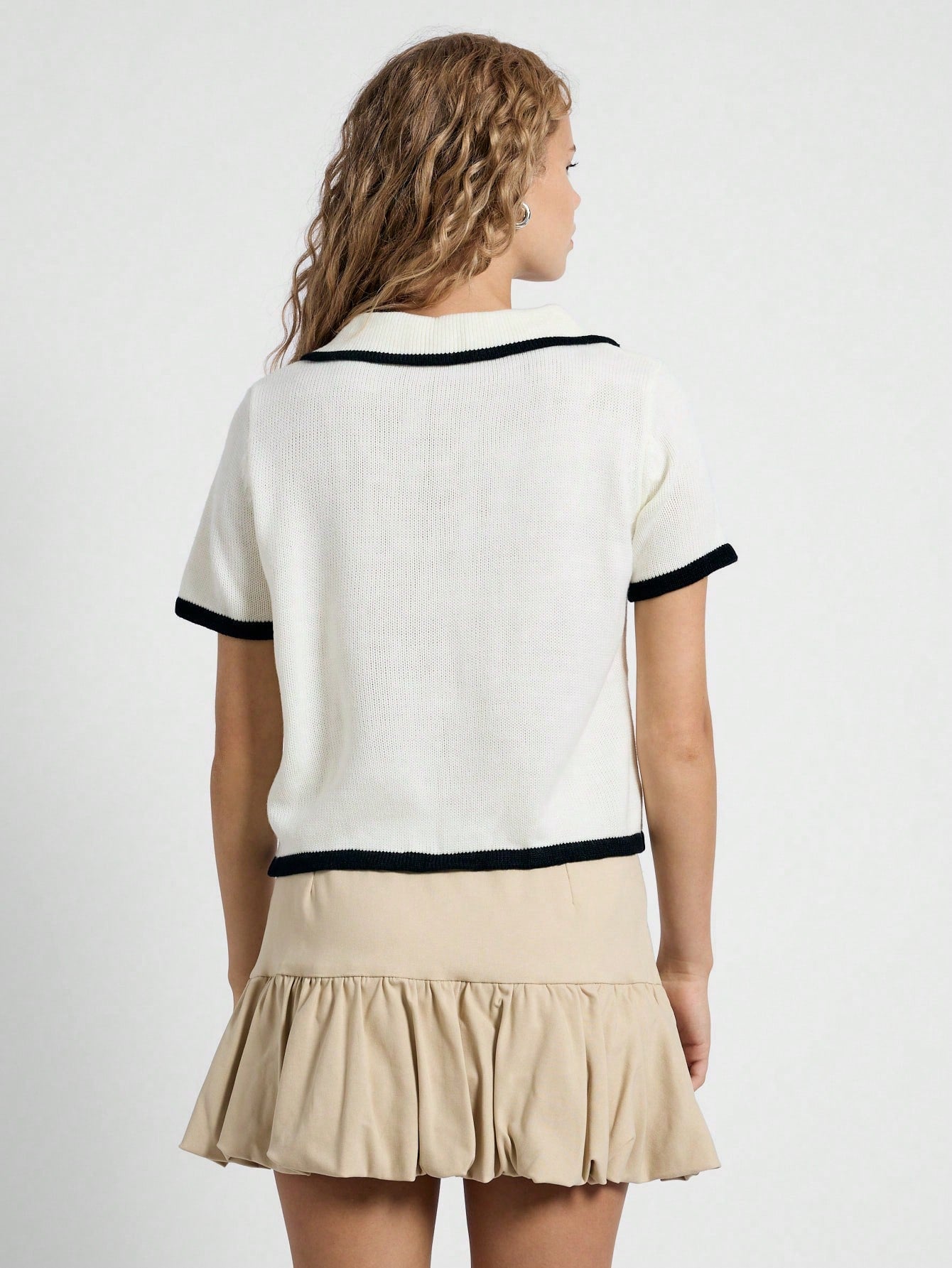 AiiRZ Polo de manga corta con cuello y detalle de logo tejido, con parte superior acortada