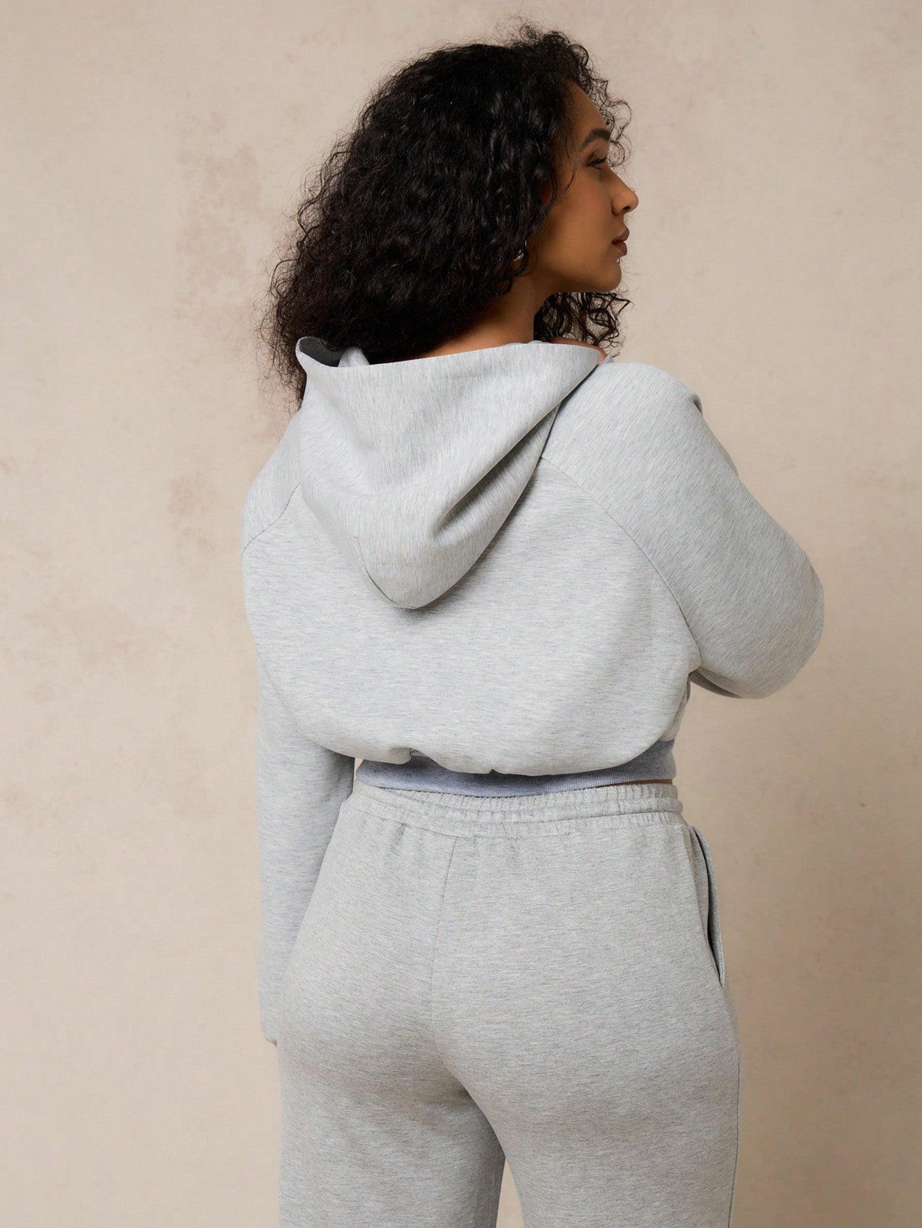 SUMWON WOMEN Sudadera con capucha corta esencial
