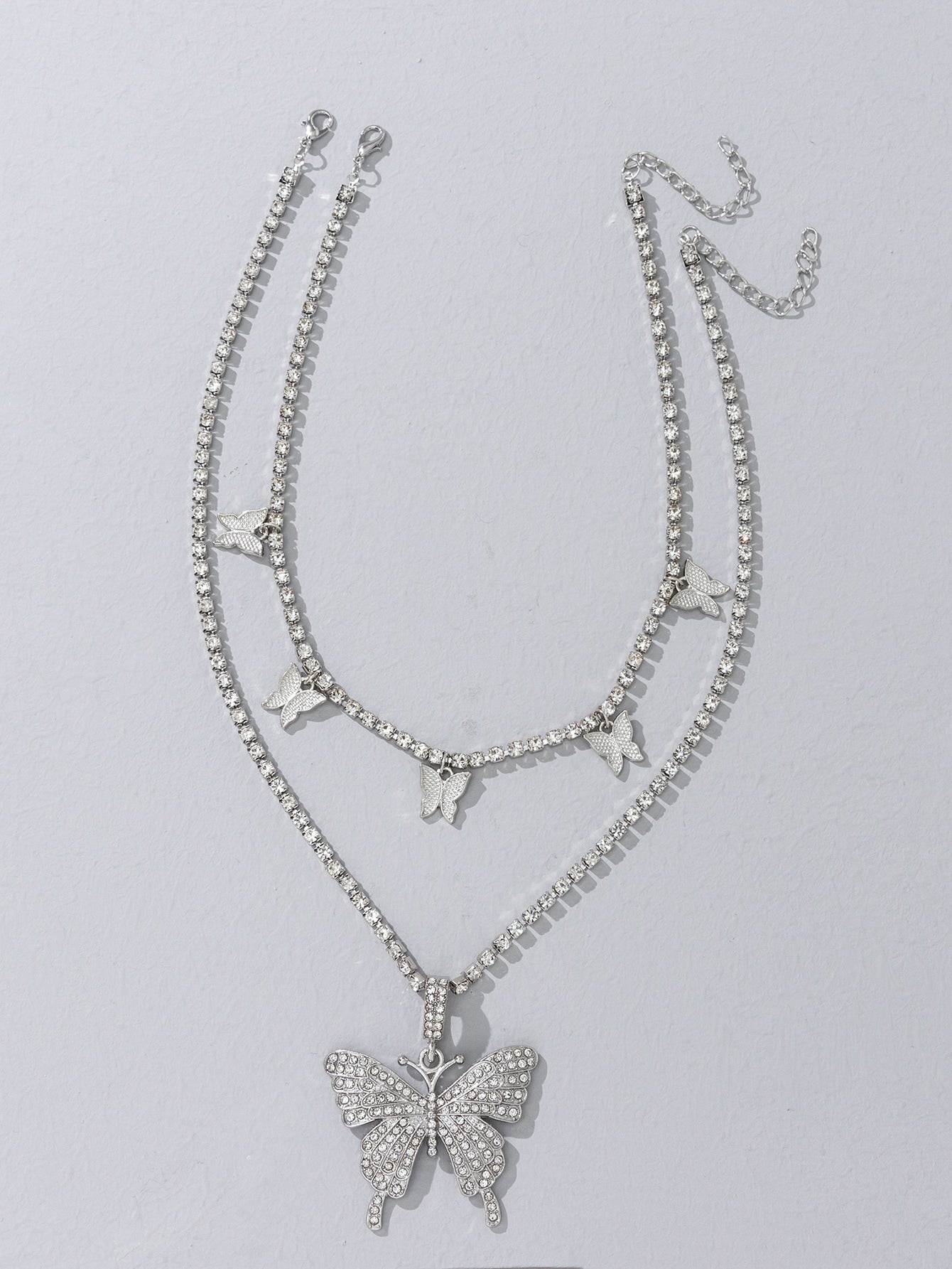 ROMWE 2 piezas Collar con diseño de diamante de imitación con diseño de mariposa