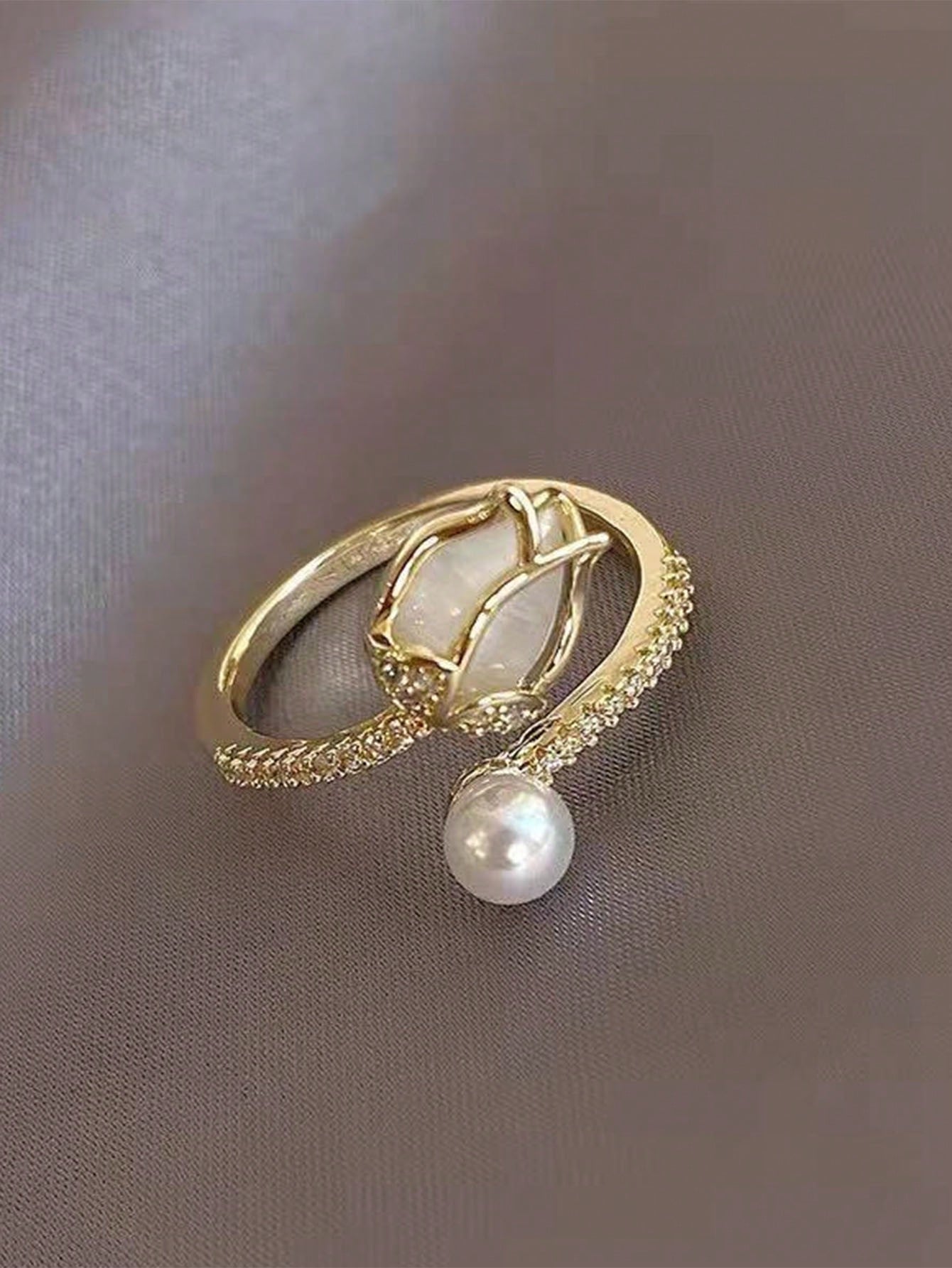 1 Anillo De Forma De Botón De Tulipán Blanco Con Perla Simulada Y Piedra De Ojo De Gato