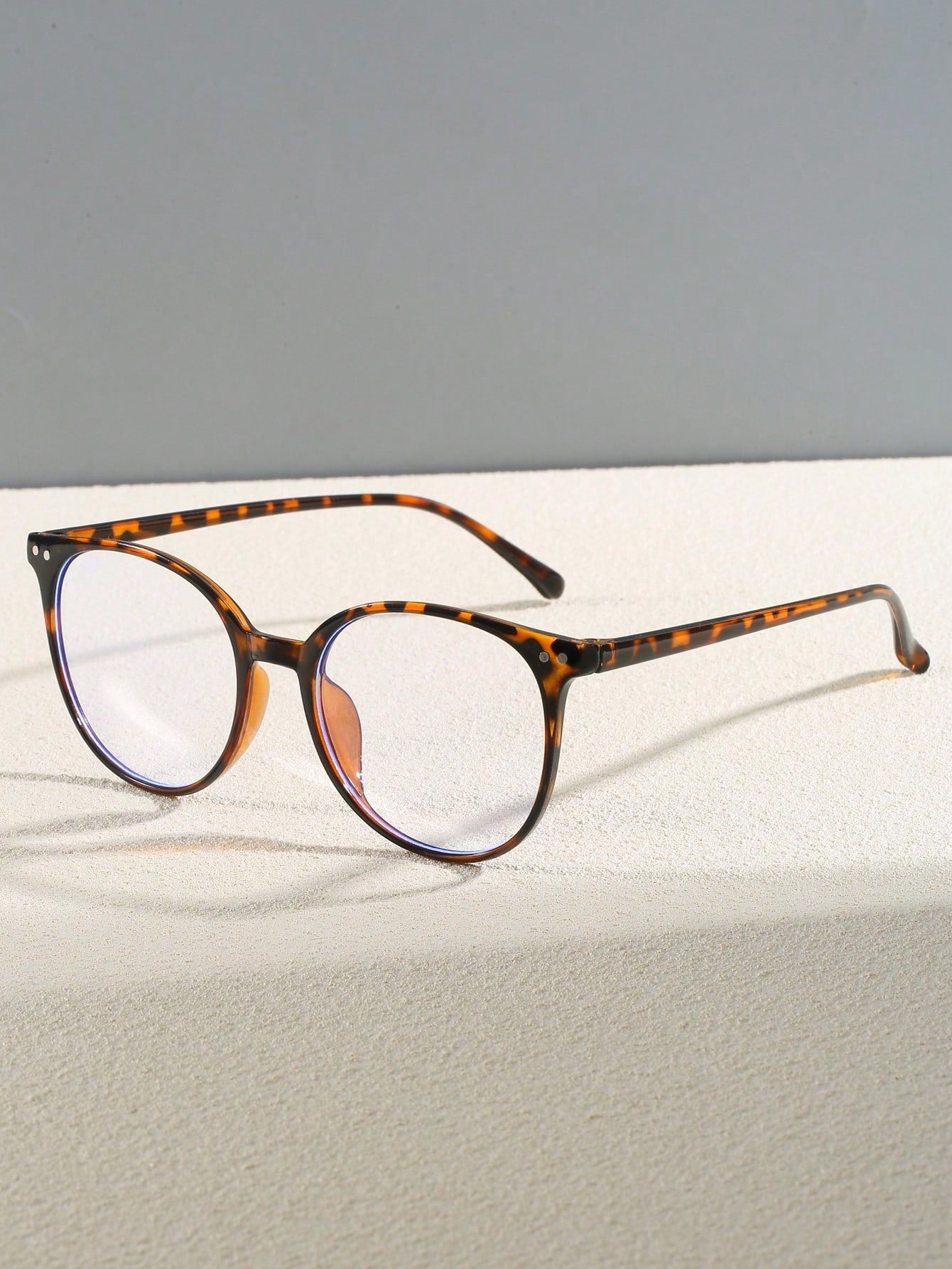 1 par de gafas de moda con lentes redondas y transparentes, adecuadas para combinar a diario y accesorios de vuelta al colegio y playa para mujeres