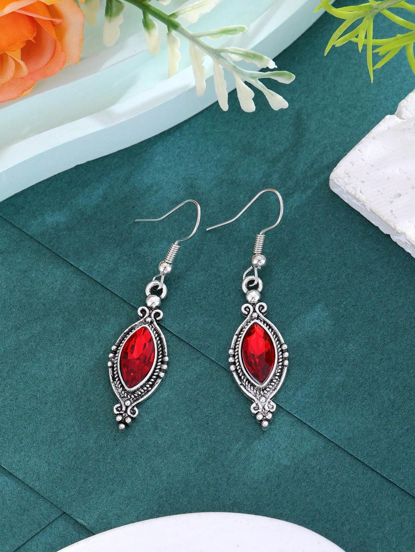 Pendientes con colgante de vidrio en forma de rombo con incrustaciones de rubí y diamantes de imitación, diseño elegante y minimalista adecuado para uso diario y fiestas
