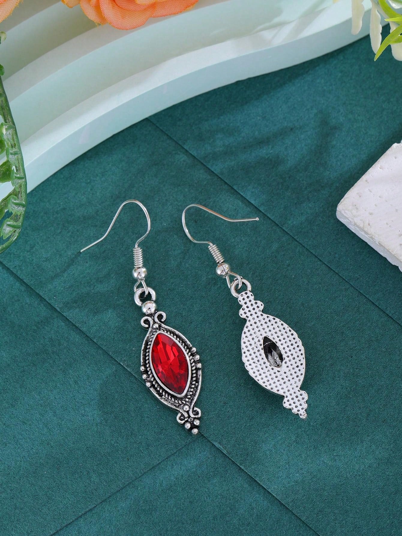 Pendientes con colgante de vidrio en forma de rombo con incrustaciones de rubí y diamantes de imitación, diseño elegante y minimalista adecuado para uso diario y fiestas