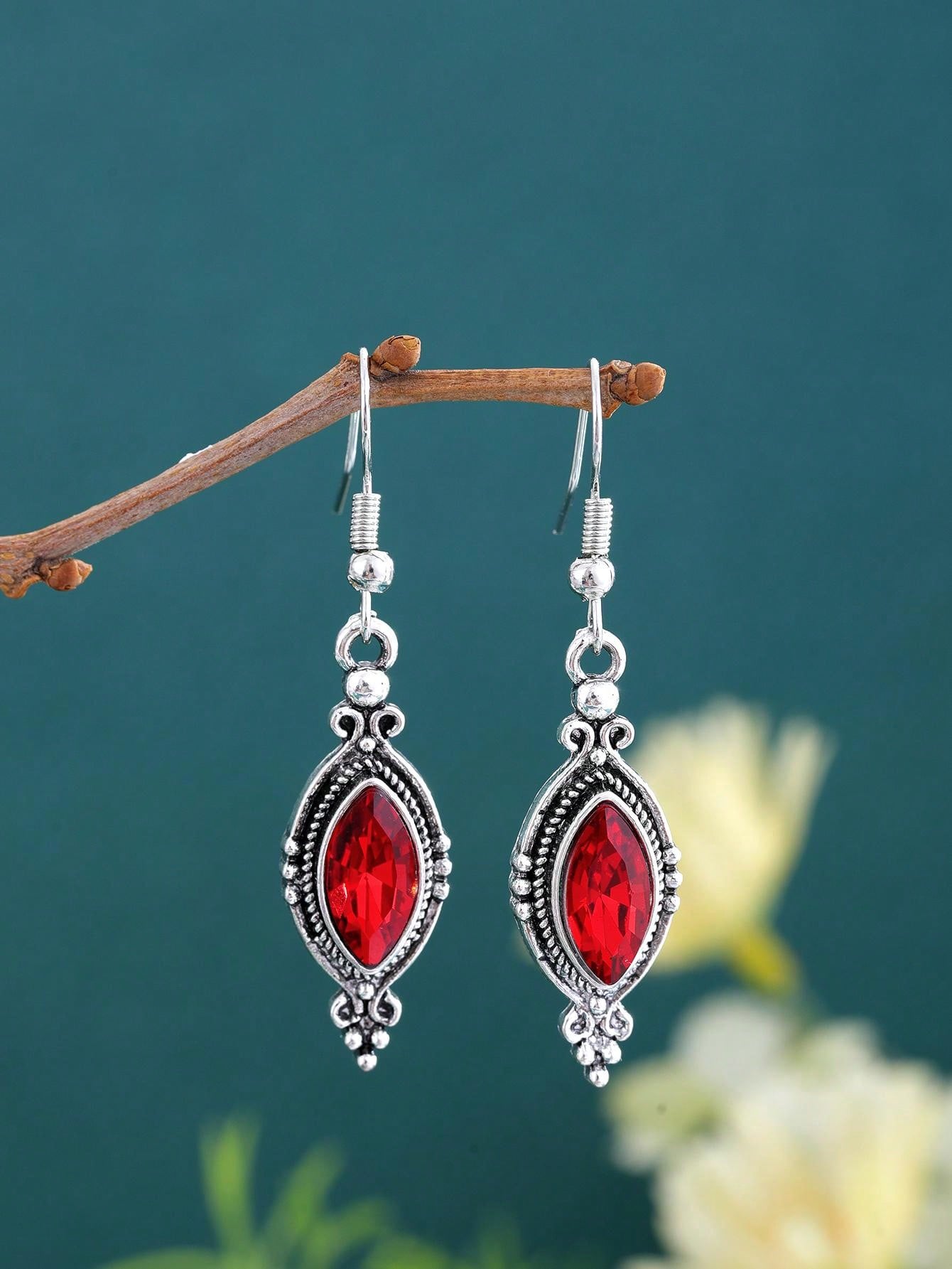 Pendientes con colgante de vidrio en forma de rombo con incrustaciones de rubí y diamantes de imitación, diseño elegante y minimalista adecuado para uso diario y fiestas