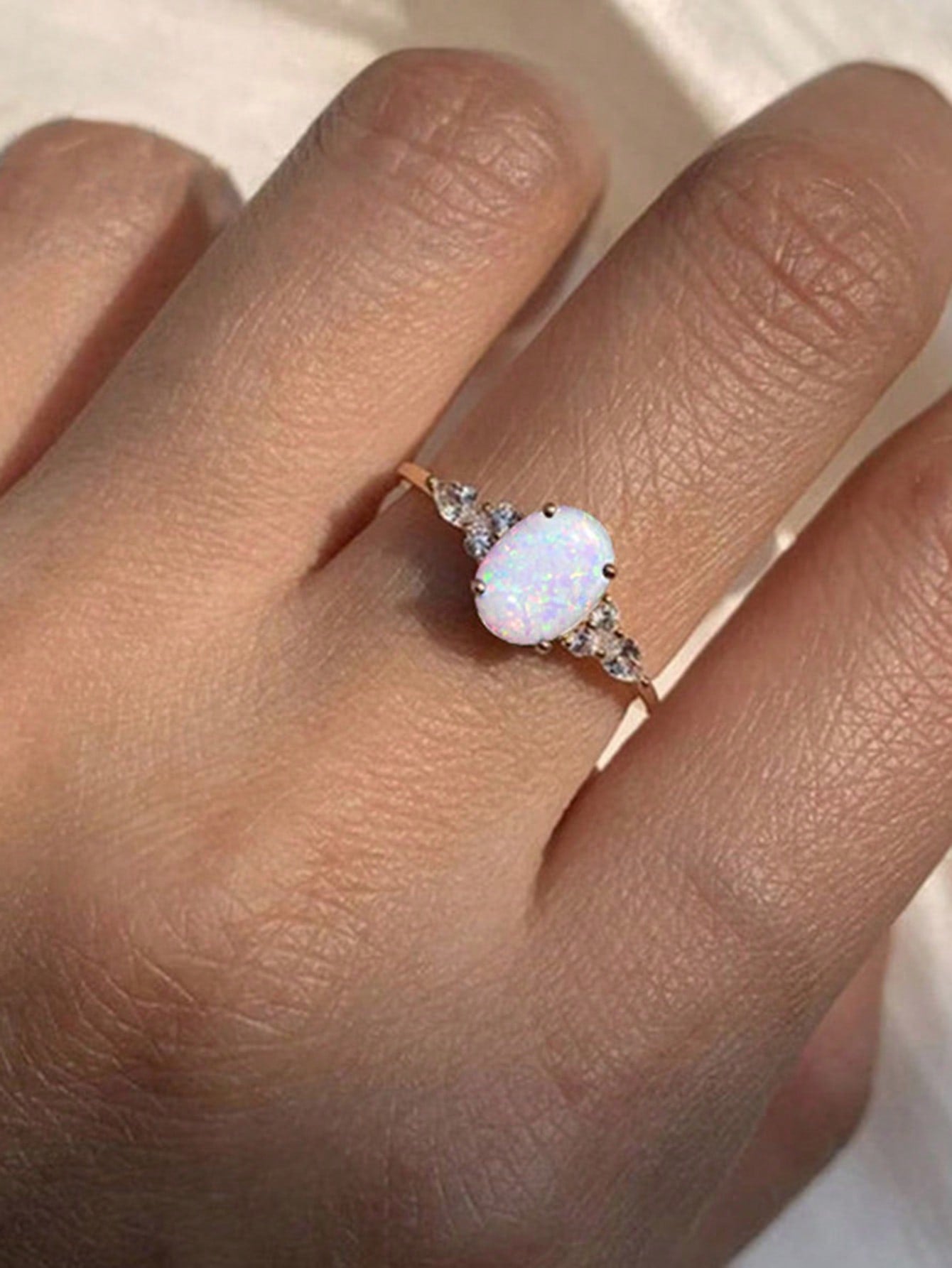 1 Pieza Anillo De Promesa De Moda Con Óvalo Opal Reflejando Luces Multicolor Y Diamante De Imitación Brillante, Anillo Para Mujeres De Compromiso/boda