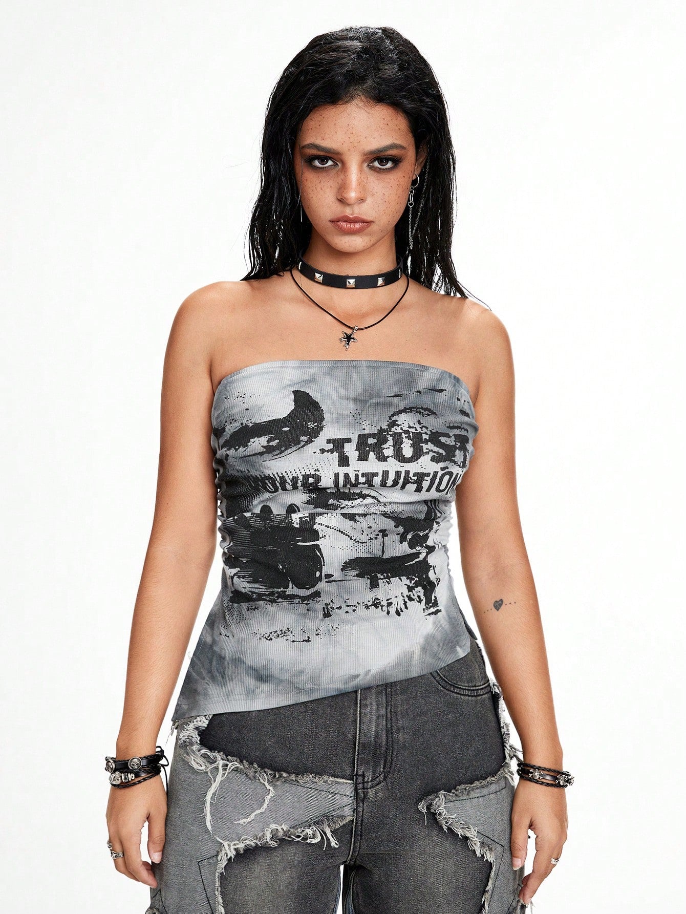 ROMWE Grunge Punk Top tubo ajustado corto con estampado de ojo en tie-dye negro y gris, bajo asimétrico, estilo punk del páramo