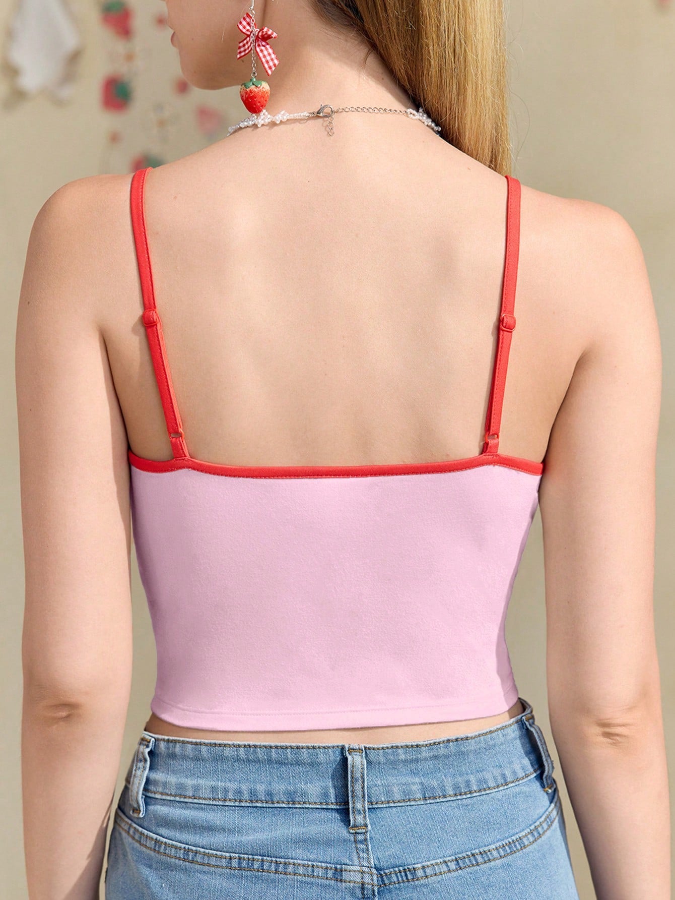 Strawberry Shortcake X SHEIN Blusa de tirantes de contraste rosa de verano, con ribete de encaje, estampado de niña de fresa, ajustada y corta, dulce y linda