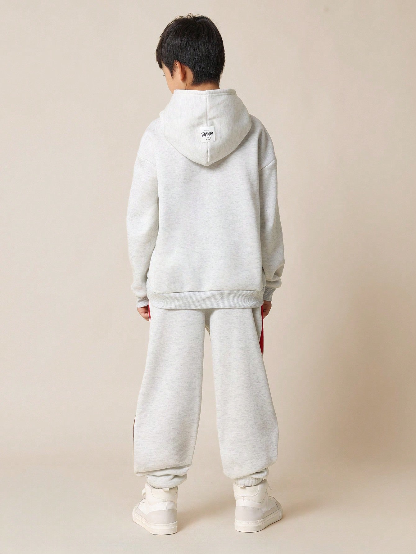 SUMWON Conjunto de 2 piezas para niños preadolescentes, con sudadera con capucha estampada de Nueva York de ajuste regular y cómoda, y pantalón jogger de ajuste recto con paneles contrastantes