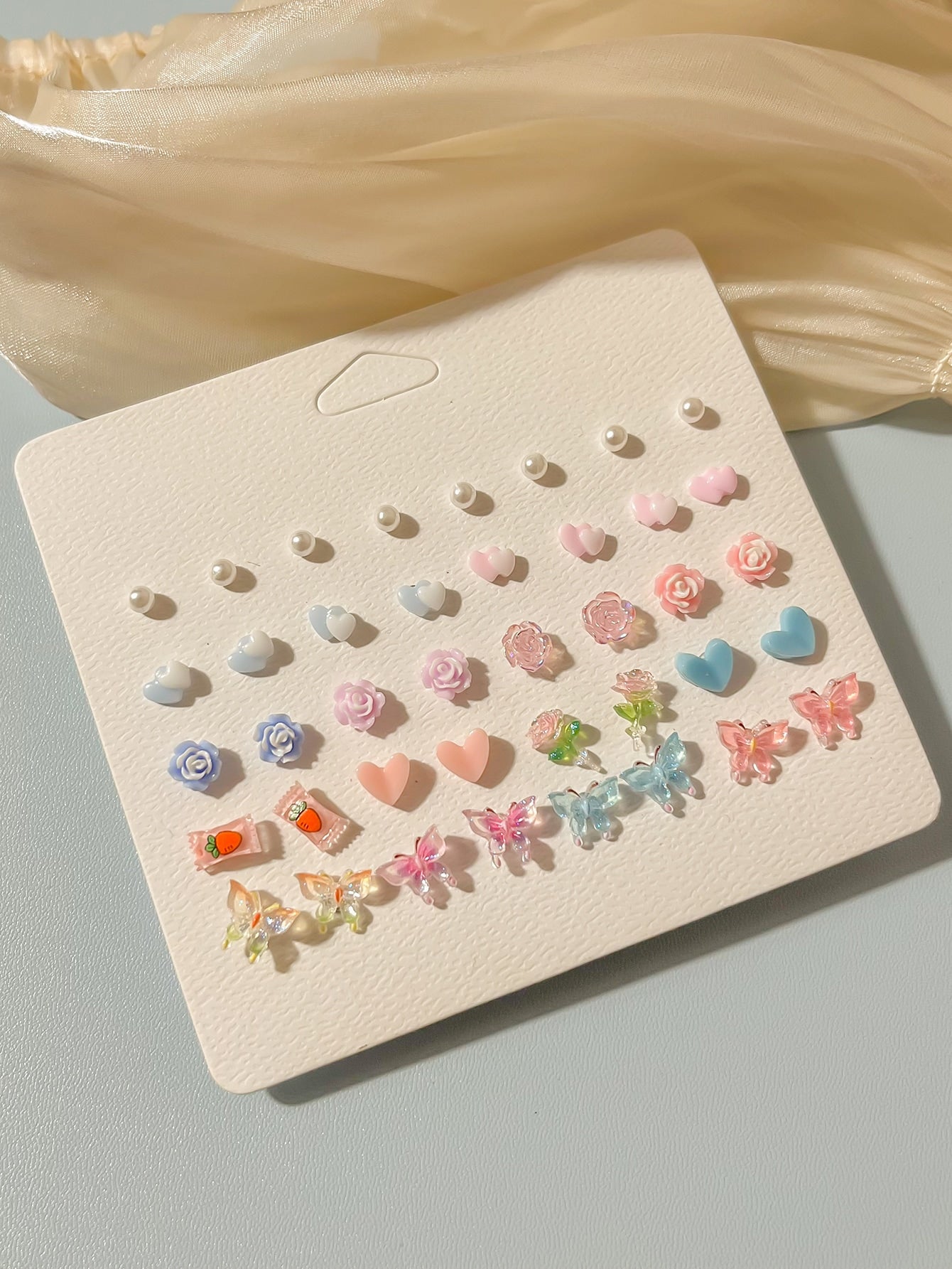 Set de 20 pares de pendientes de tuerca de resina con flores y mariposas de colores aleatorios para mujeres y niñas, regalos de joyería diaria para San Valentín