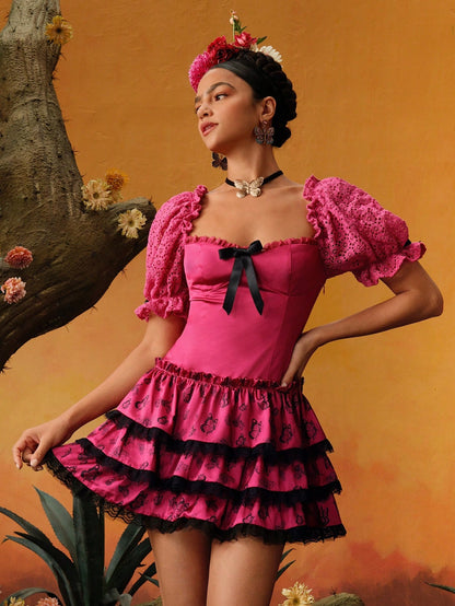 Frida Kahlo X SHEIN X Designer VALERIA GALIPOLI Vestido mini con cuello de corazón, mangas de globo de encaje, volantes multicapa en el dobladillo, vestido elegante de verano