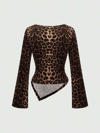 ROMWE Grunge Punk Camiseta de manga larga con diseño de cintura ceñida, cuello drapeado hueco, bajo asimétrico y estampado de leopardo de moda Y2K sexy