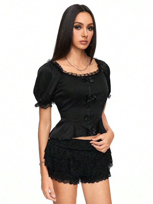 ROMWE Goth Hermosa camisa de mujer estilo palacio con corbata de lazo unicolor a cuadros, escote cuadrado, dobladillo de seta y mangas abullonadas con lazo, encaje en el borde y holgura sexy de satén reflectante.