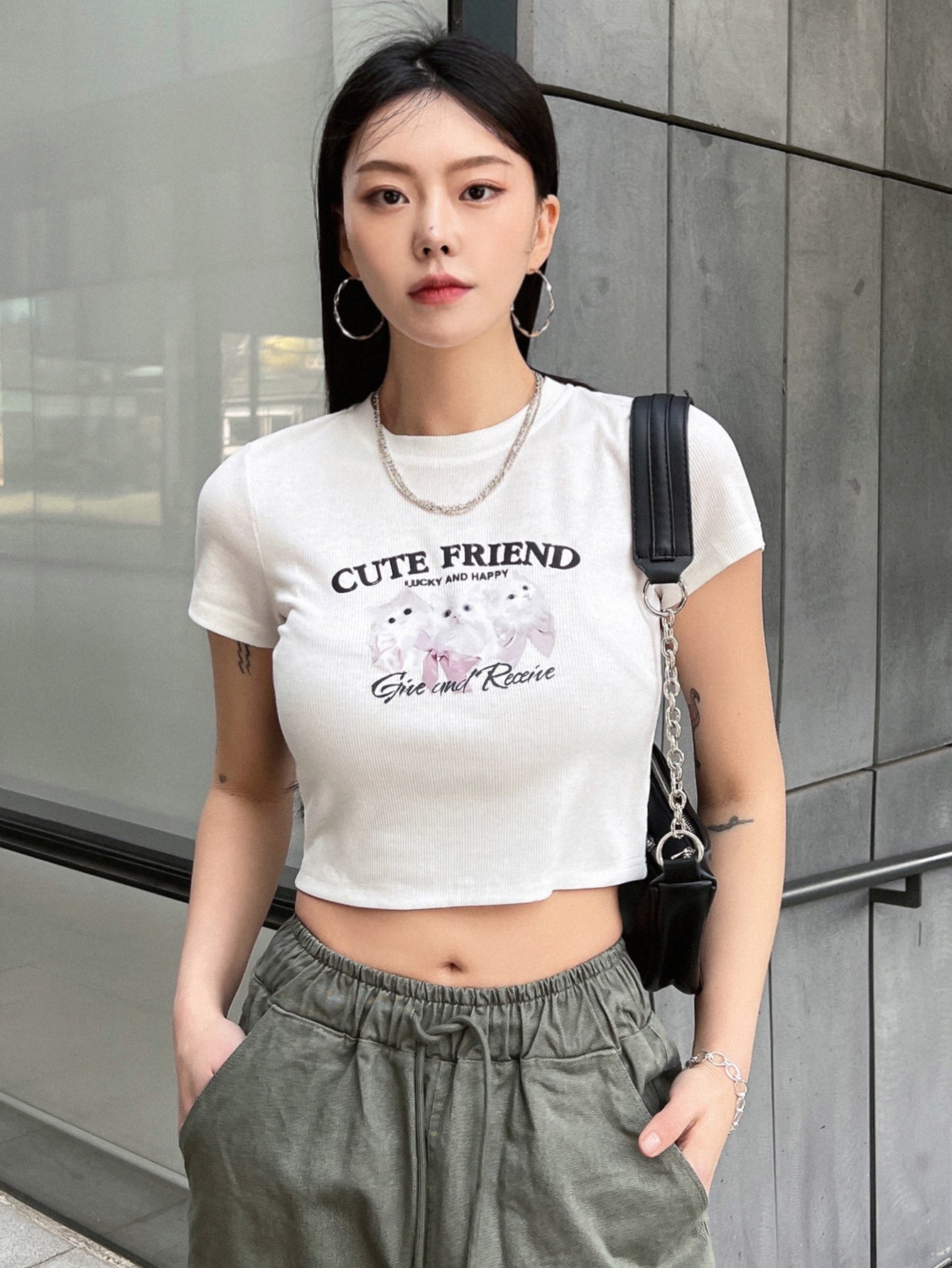 DAZY Camiseta corta con gráfico de gato y eslogan AMIGO LINDO, AFORTUNADO Y FELIZ, dar y recibir