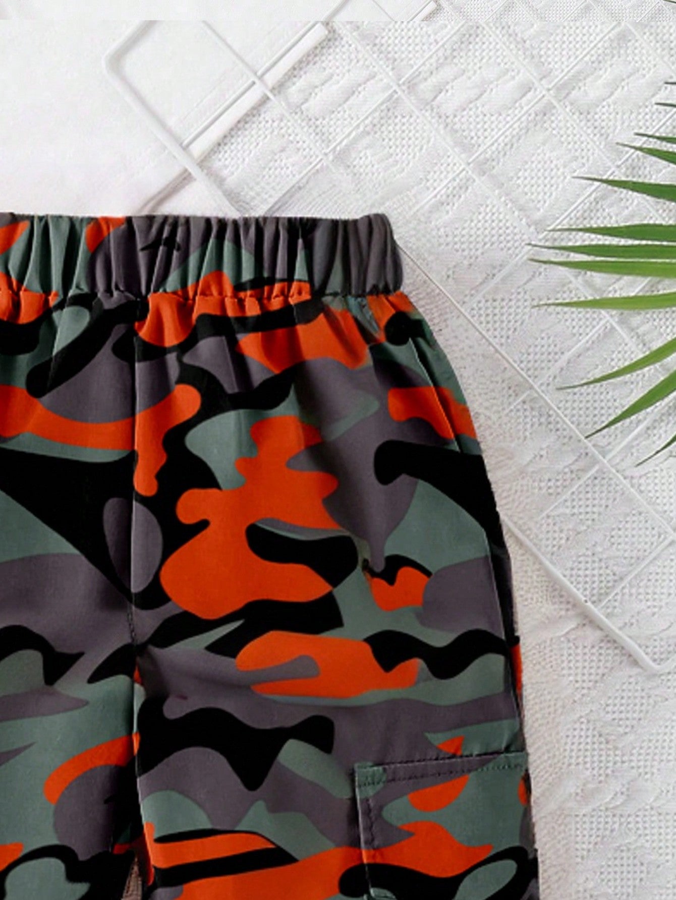 SHEIN Pantalones jogger informales con cintura con cordón y estampado de camuflaje para niña joven, temporada de otoño