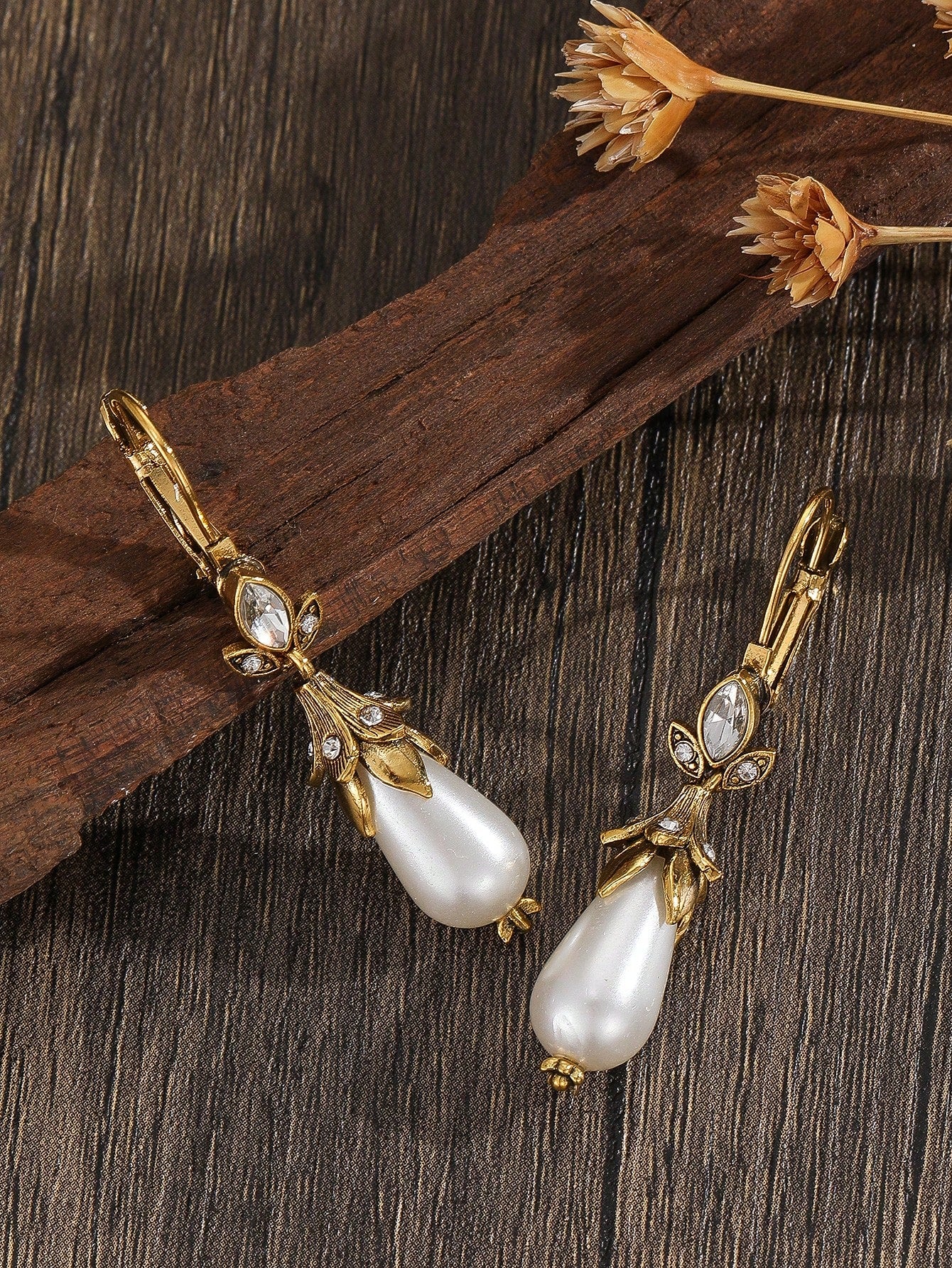 1 par de pendientes de estilo bohemio, de diseño de nicho retro y creativo, adecuados para el uso diario de las mujeres