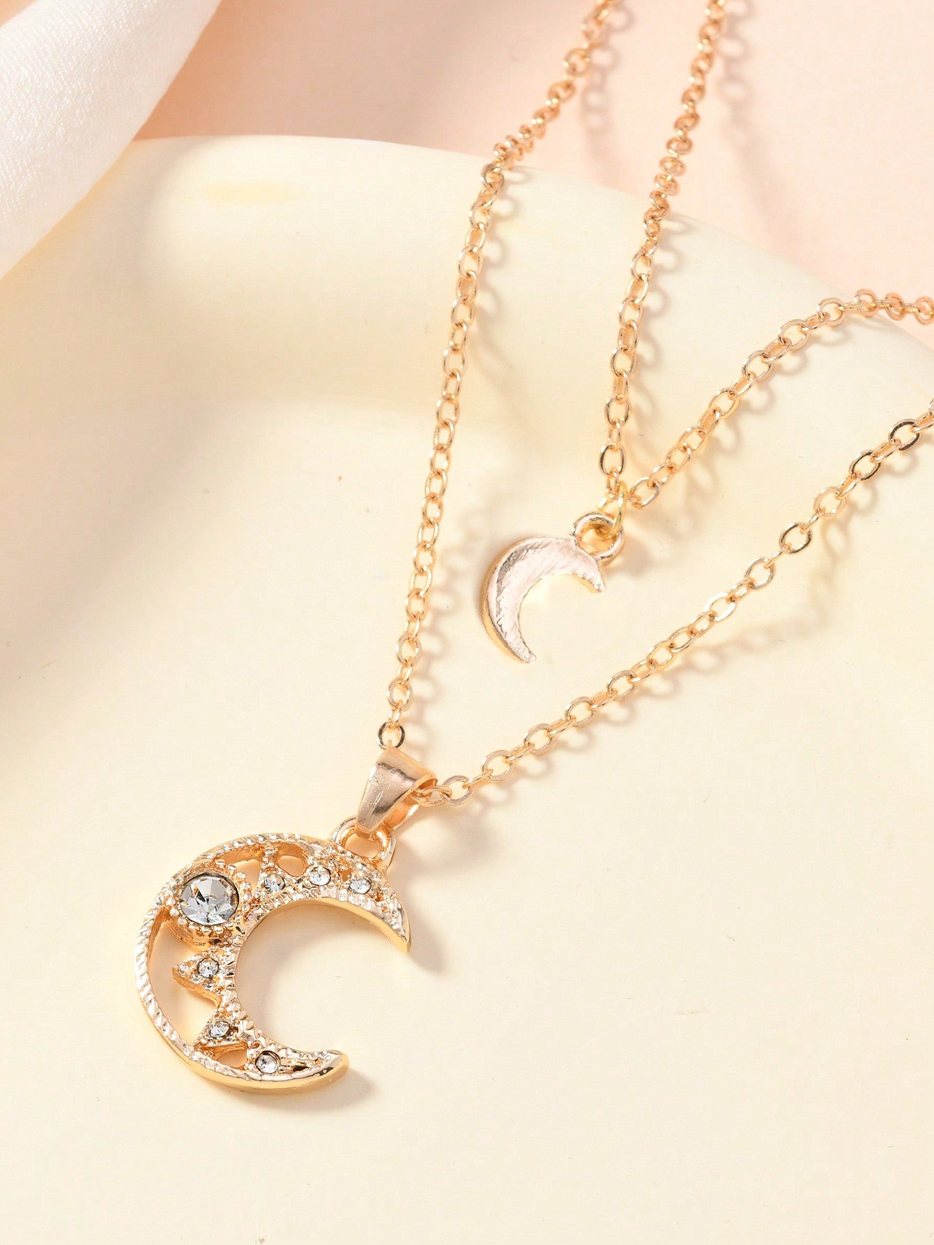 1 pieza Collar con colgante de luna de varias capas, adecuado para uso diario casual y ocasiones de fiesta de mujeres