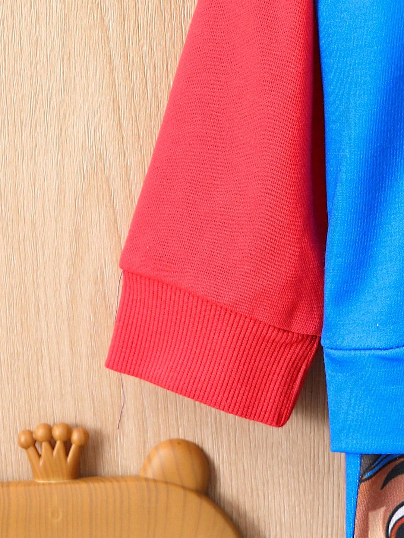 SHEIN Persoplay Kids Bebé niño Sudadera con estampado de dibujos animados y pantalones deportivos con mangas en contraste