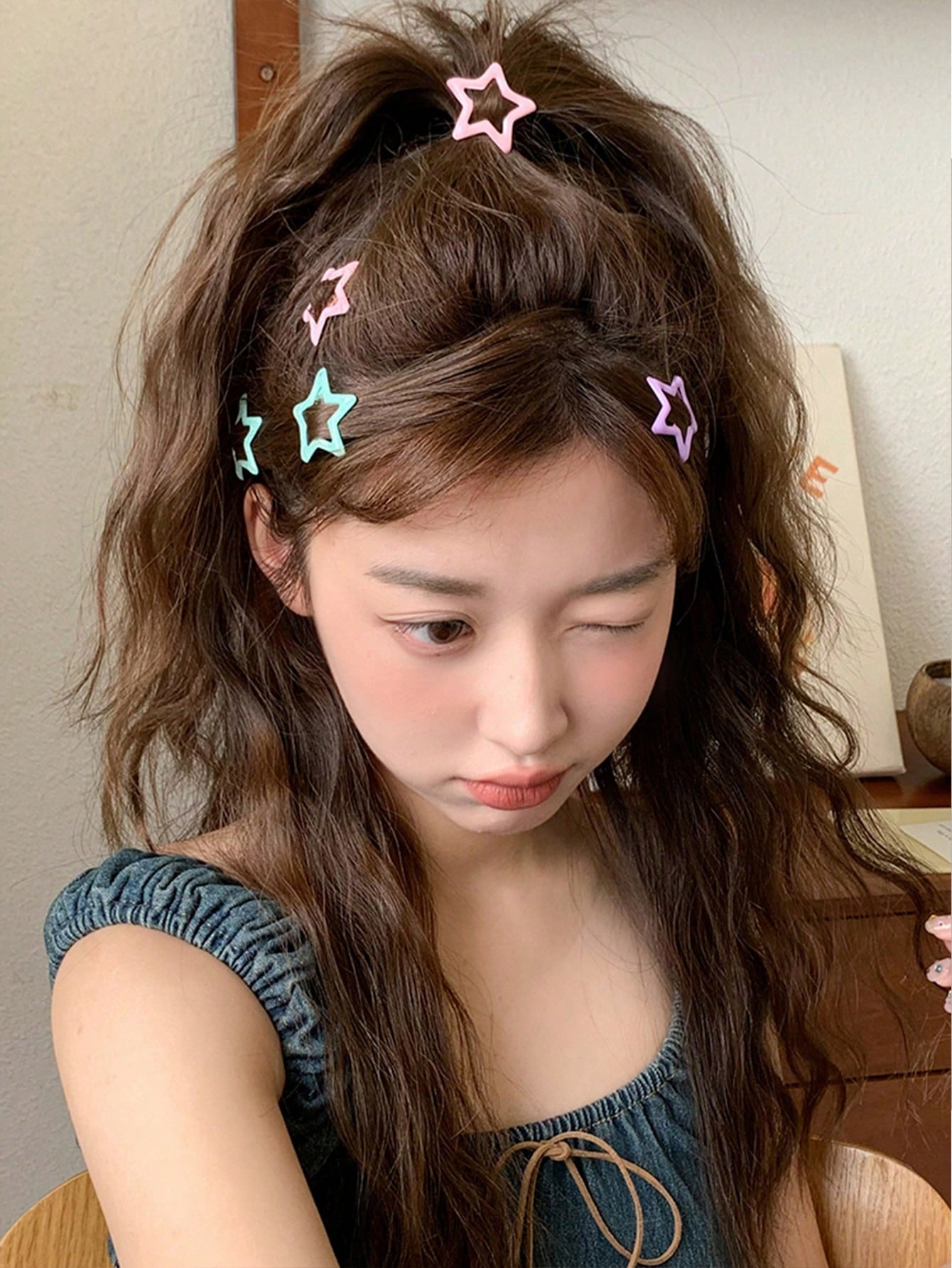 DIYPLUS 10-25 piezas Pasadores de pelo con diseño de estrellas de colores aleatorios, accesorios de pelo estrellas lindos y a la moda para niñas, adecuados para la escuela.