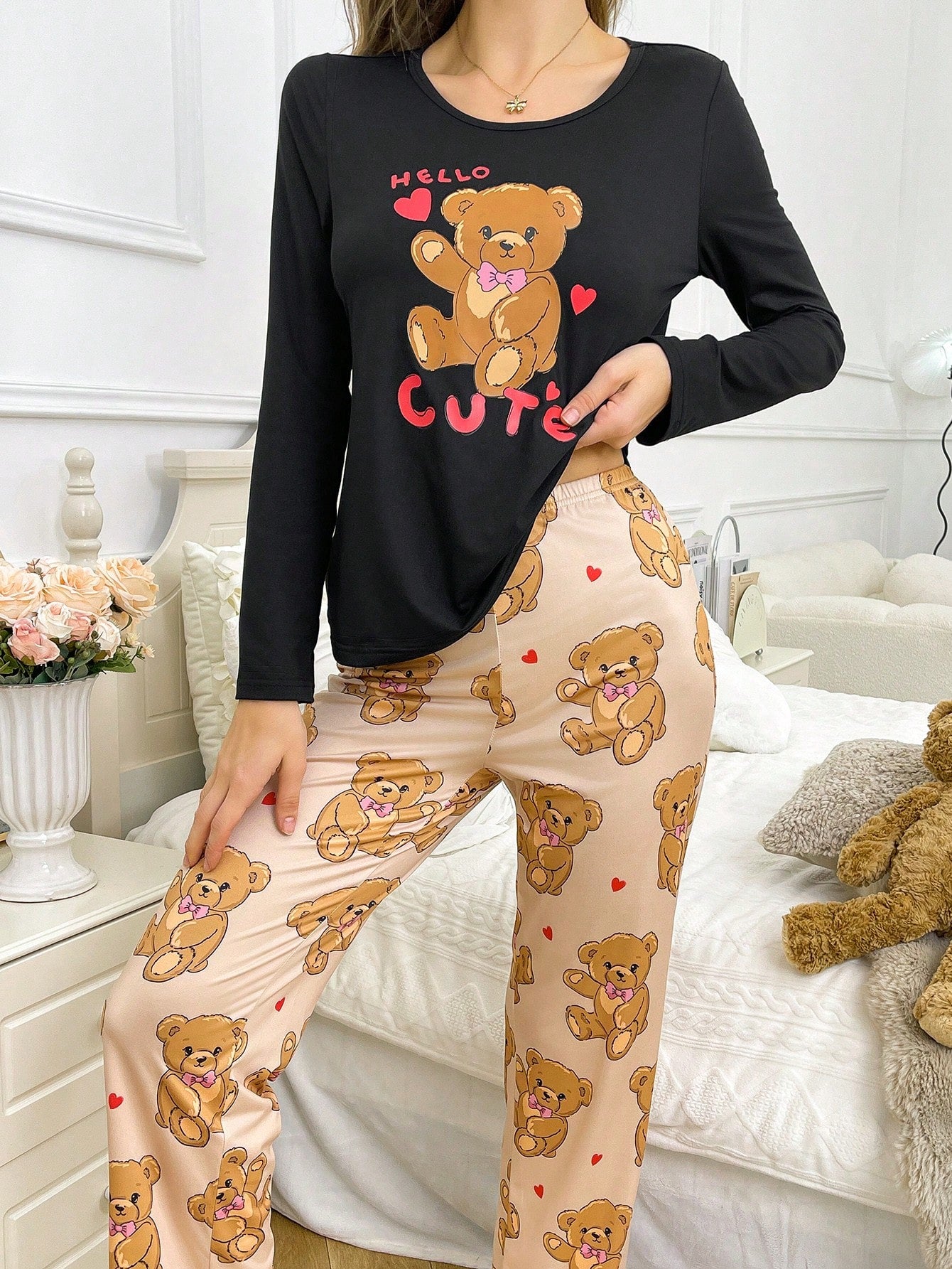 Conjunto de pijama de mujer con top de manga larga y pantalones con estampado de oso de dibujos animados, corazón y letras