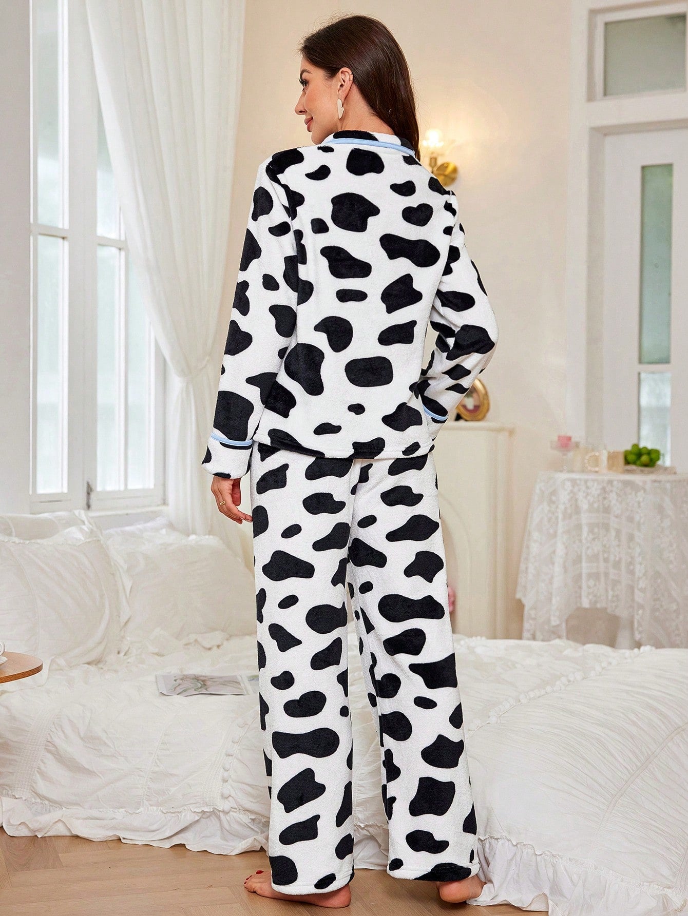 Conjunto de pijama con top de manga larga de cuello de solapa y pantalones, diseño de oso con textura de leche esponjosa para mujeres