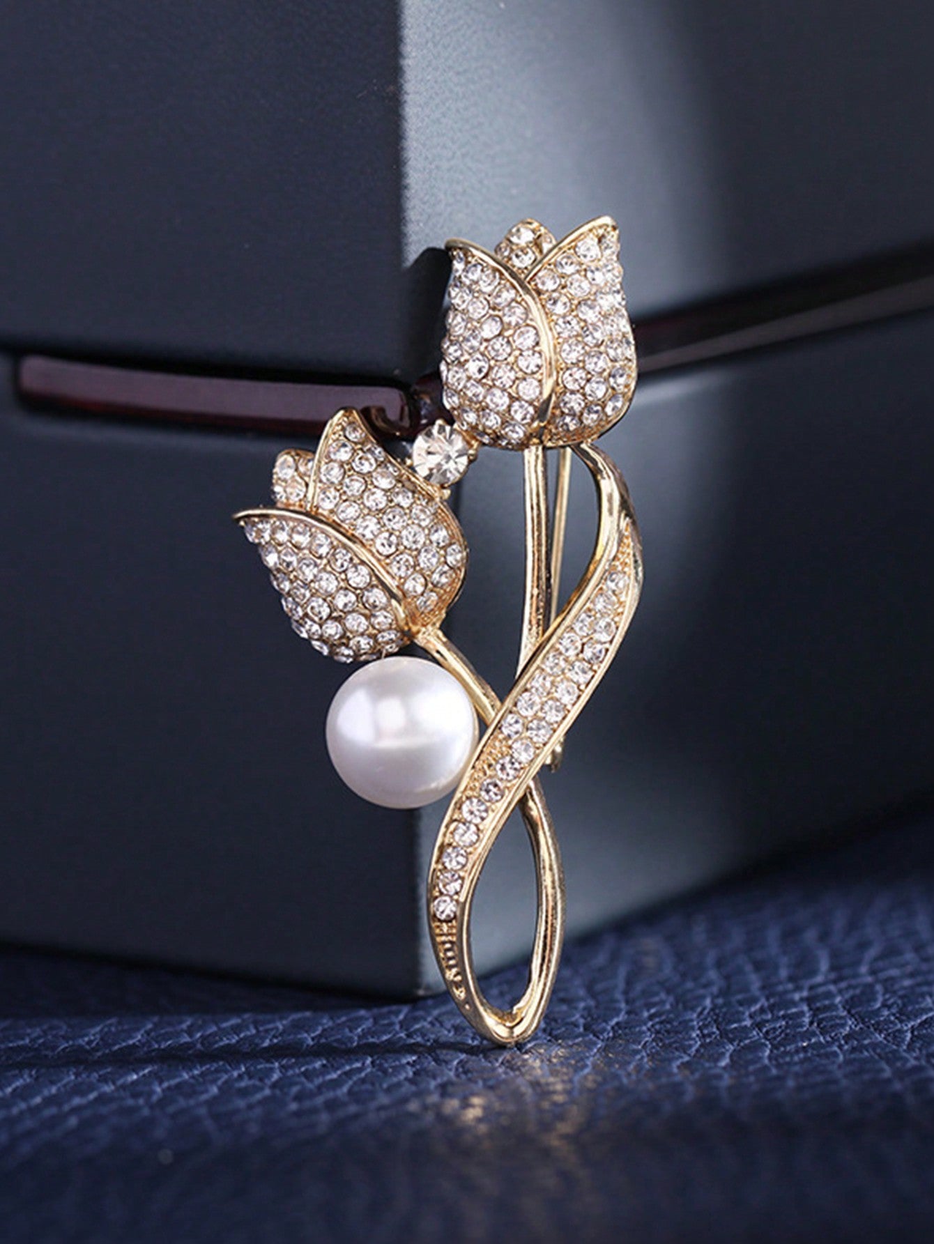 1 pieza Broche con diamante de imitación tulipán flor Broche anti reflejante Traje Broche cuello Alfiler Bisutería