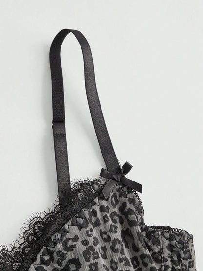 ROMWE Grunge Punk Parte superior de camiseta con encaje de contraste y estampado de leopardo, escolar
