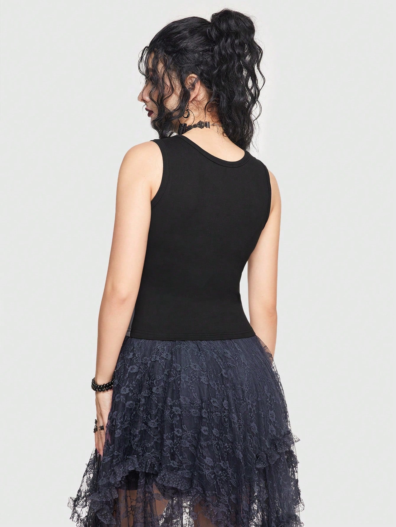 ROMWE Goth Top tank con estampado de mariposa sin sujetador