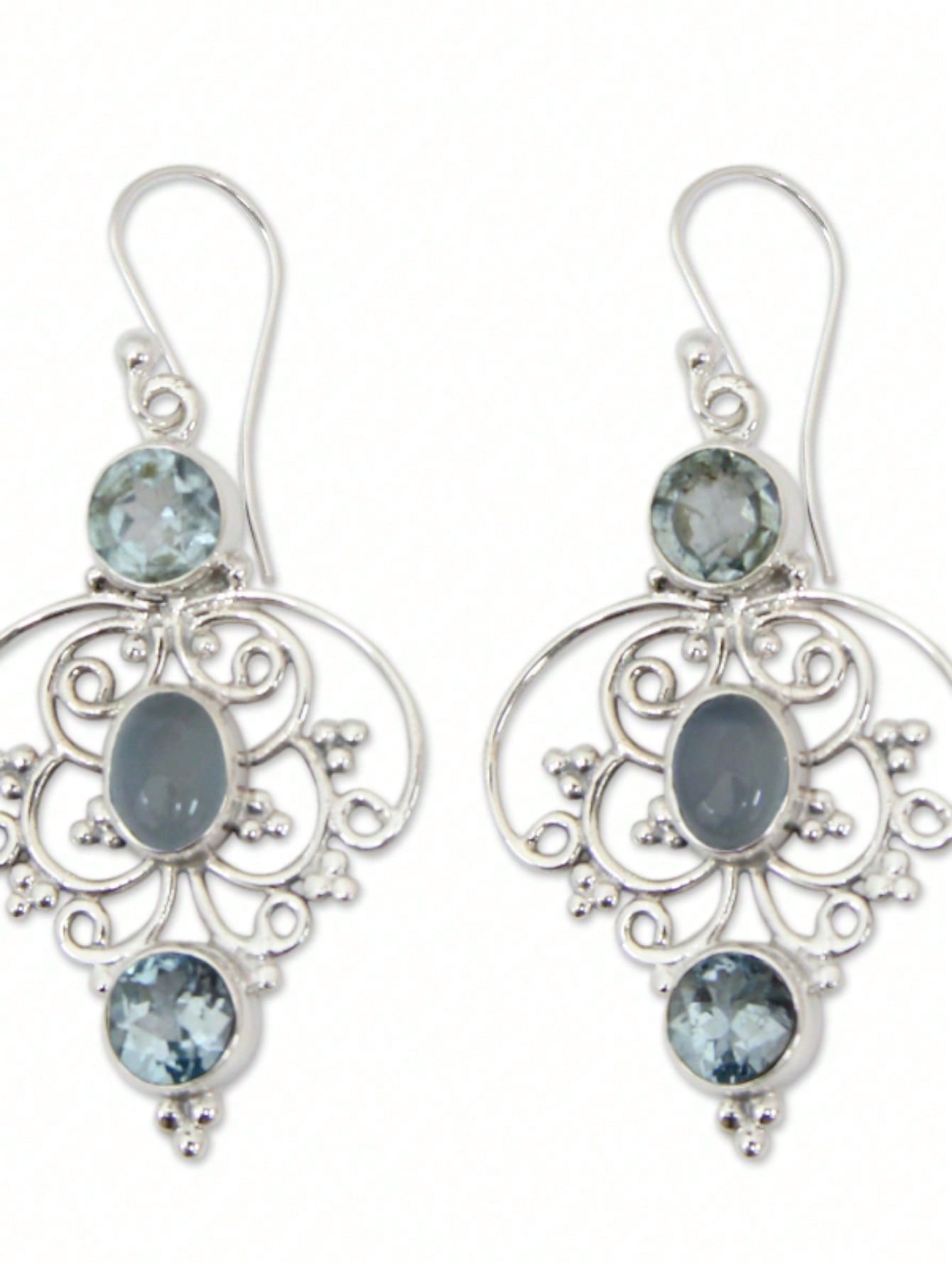 Elegantes aretes colgantes plateados con diseño retro de flor hueca incrustados con una piedra acuosa, perfectos para combinar con atuendos diarios o para decorar fiestas