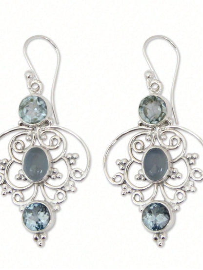 Elegantes aretes colgantes plateados con diseño retro de flor hueca incrustados con una piedra acuosa, perfectos para combinar con atuendos diarios o para decorar fiestas