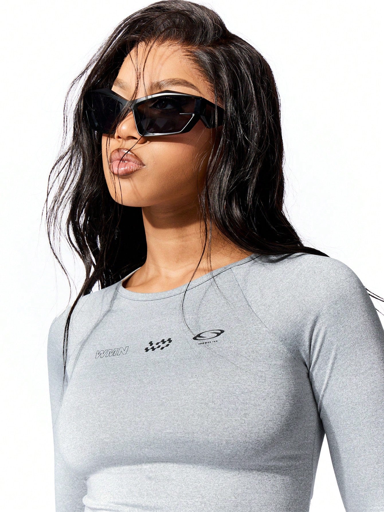 SUMWON WOMEN Camiseta corta deportiva ajustada de cuello redondo con mangas raglán largas