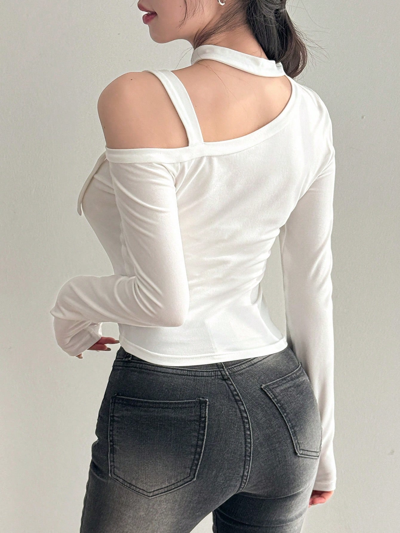 DAZY Camiseta De Manga Larga Con Cuello Asimétrico Para Mujeres