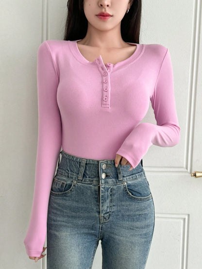DAZY Camiseta larga y ajustada de manga larga en unicolor para mujer de primavera/verano con tapeta con botones