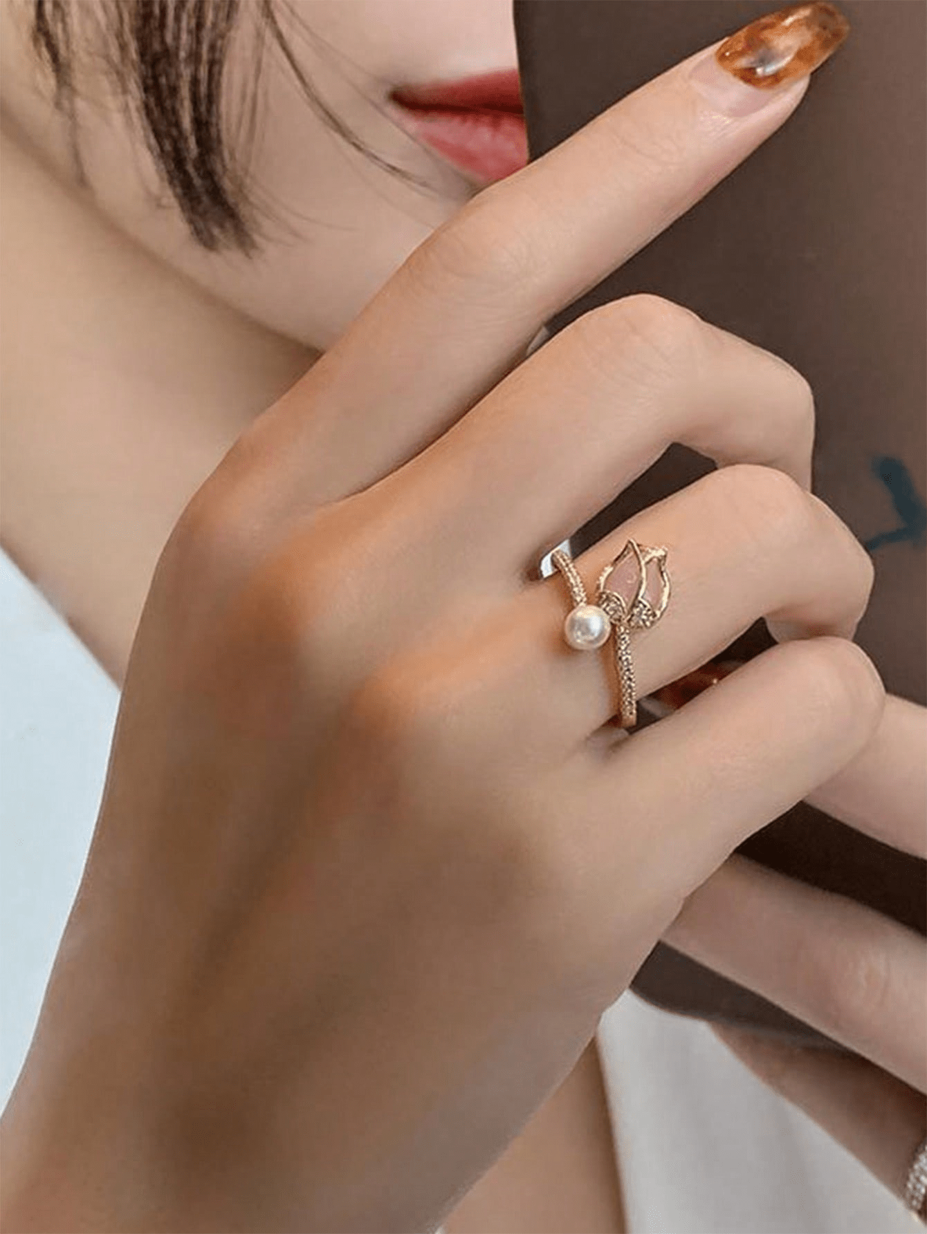1 Anillo De Forma De Botón De Tulipán Blanco Con Perla Simulada Y Piedra De Ojo De Gato