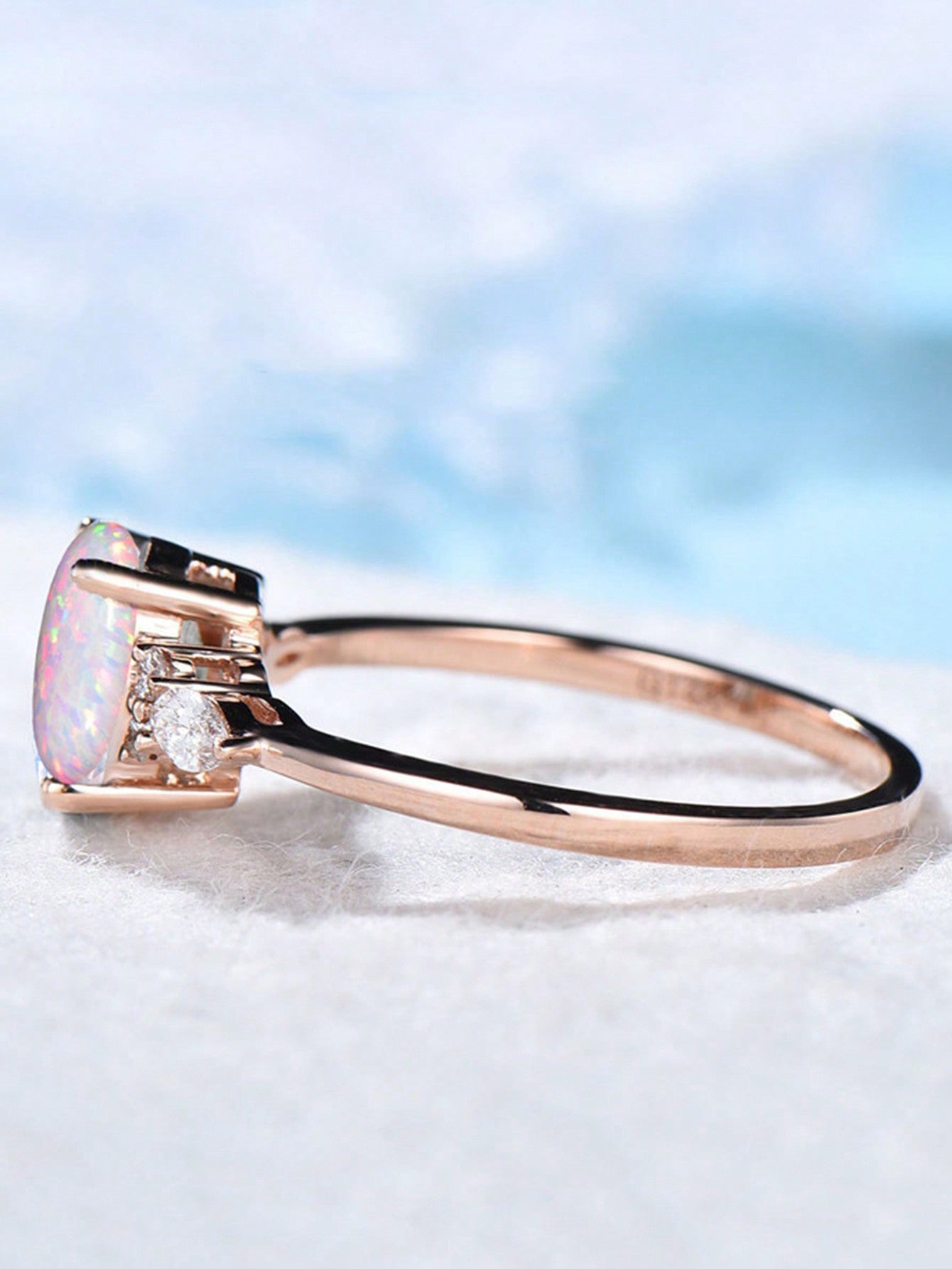 1 Pieza Anillo De Promesa De Moda Con Óvalo Opal Reflejando Luces Multicolor Y Diamante De Imitación Brillante, Anillo Para Mujeres De Compromiso/boda